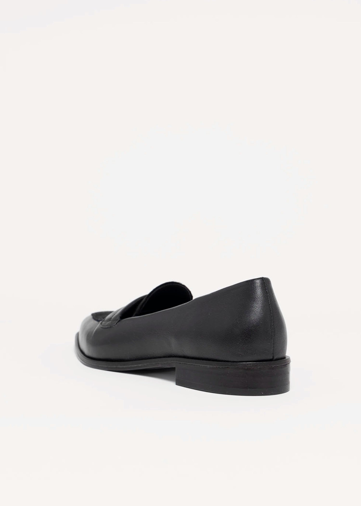 swatch_Black Leather l'idea pointed toe leather flat