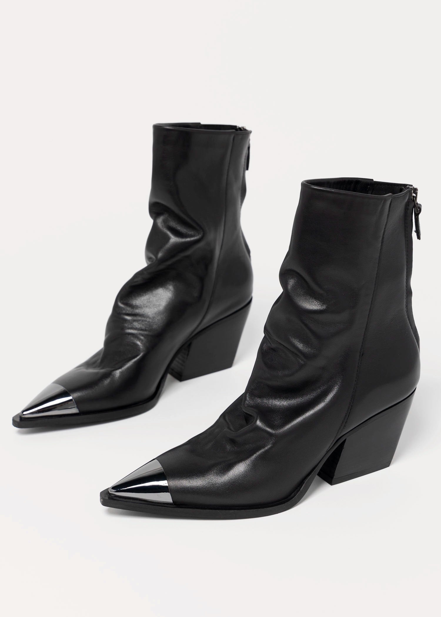 swatch_Black Leather l'idea cap toe heeled boot