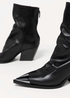 swatch_Black Leather l'idea cap toe heeled boot