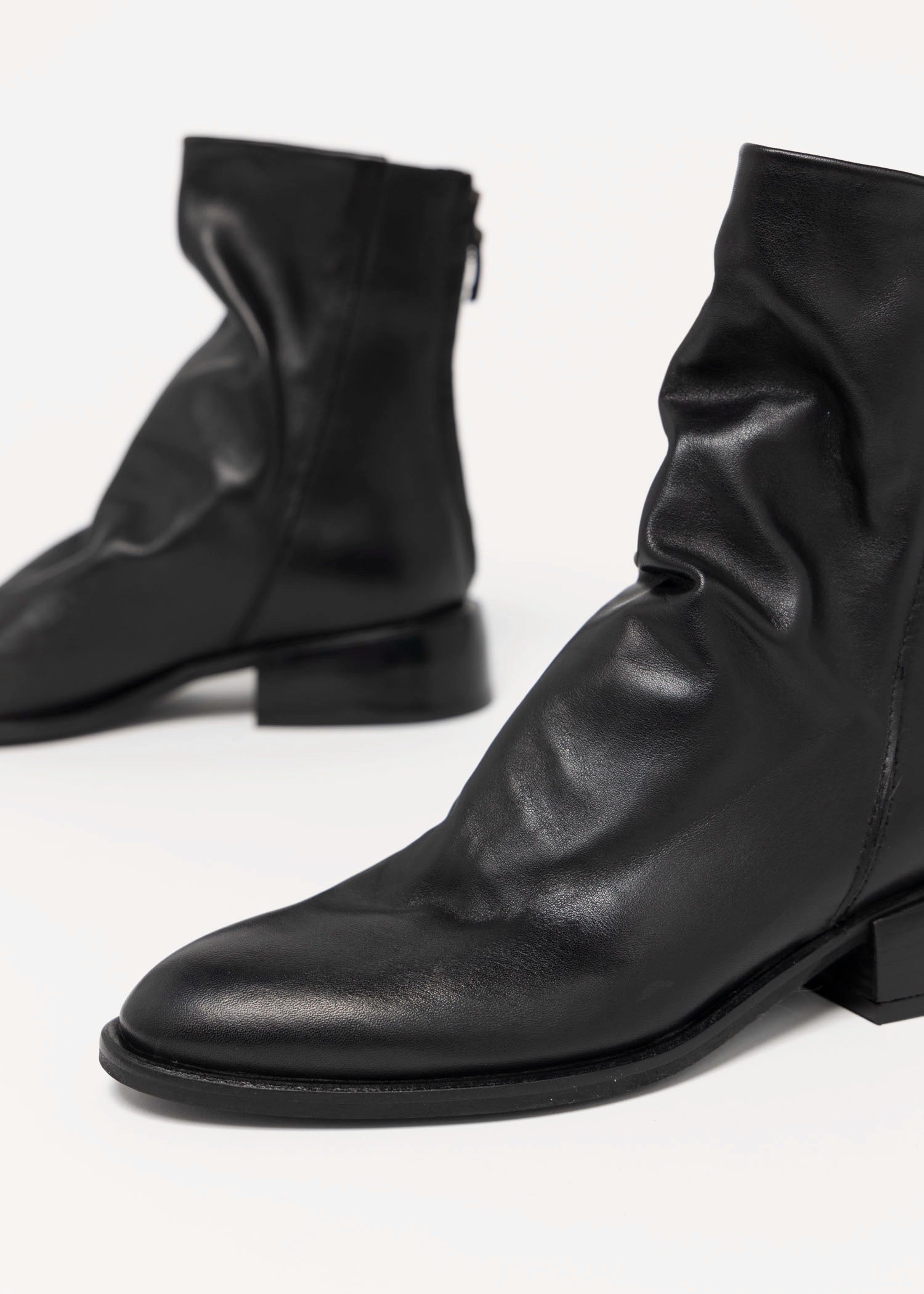 swatch_Black Leather l'idea ruched ankle boot