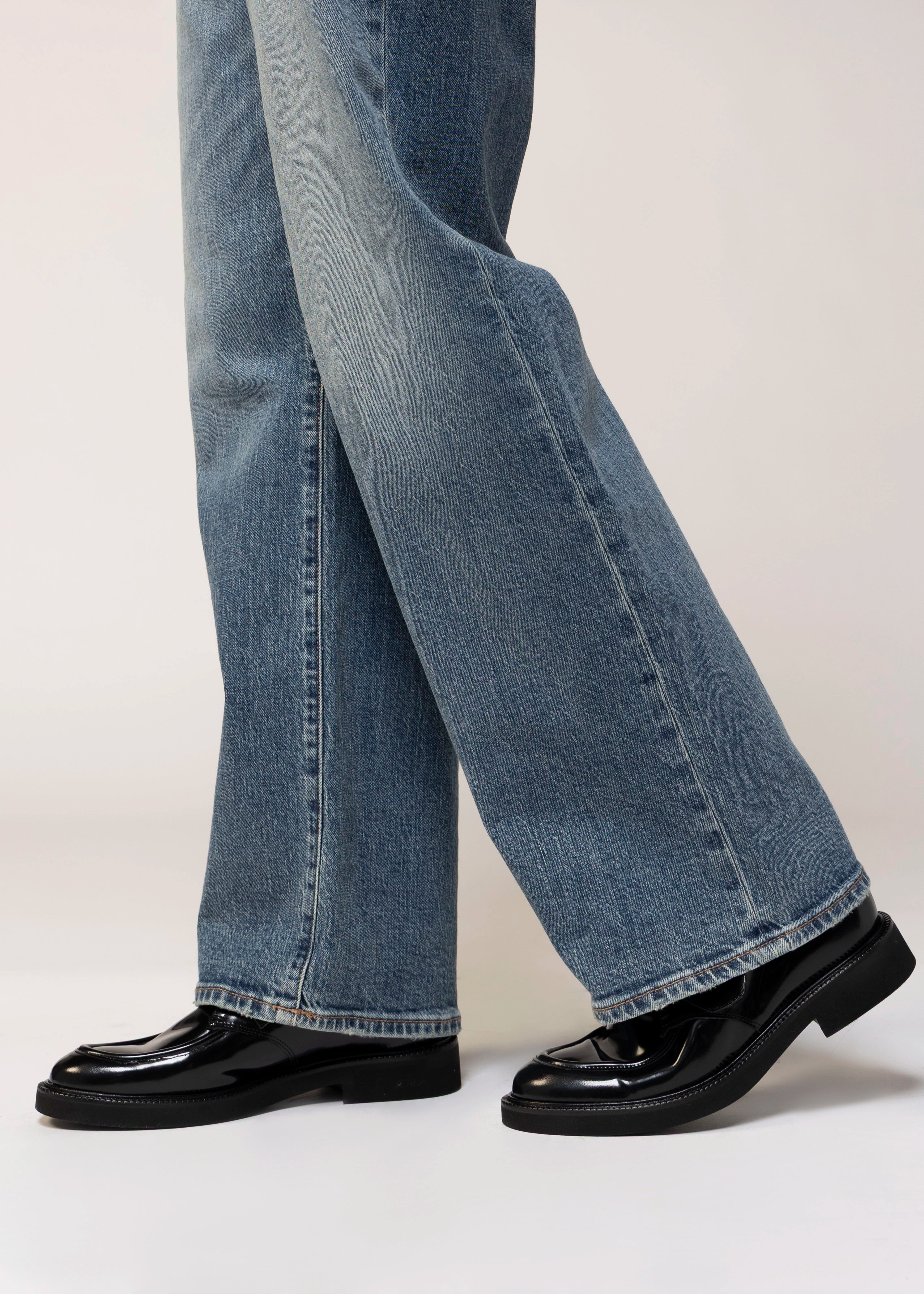 swatch_Black Leather l'idea single buckle loafer