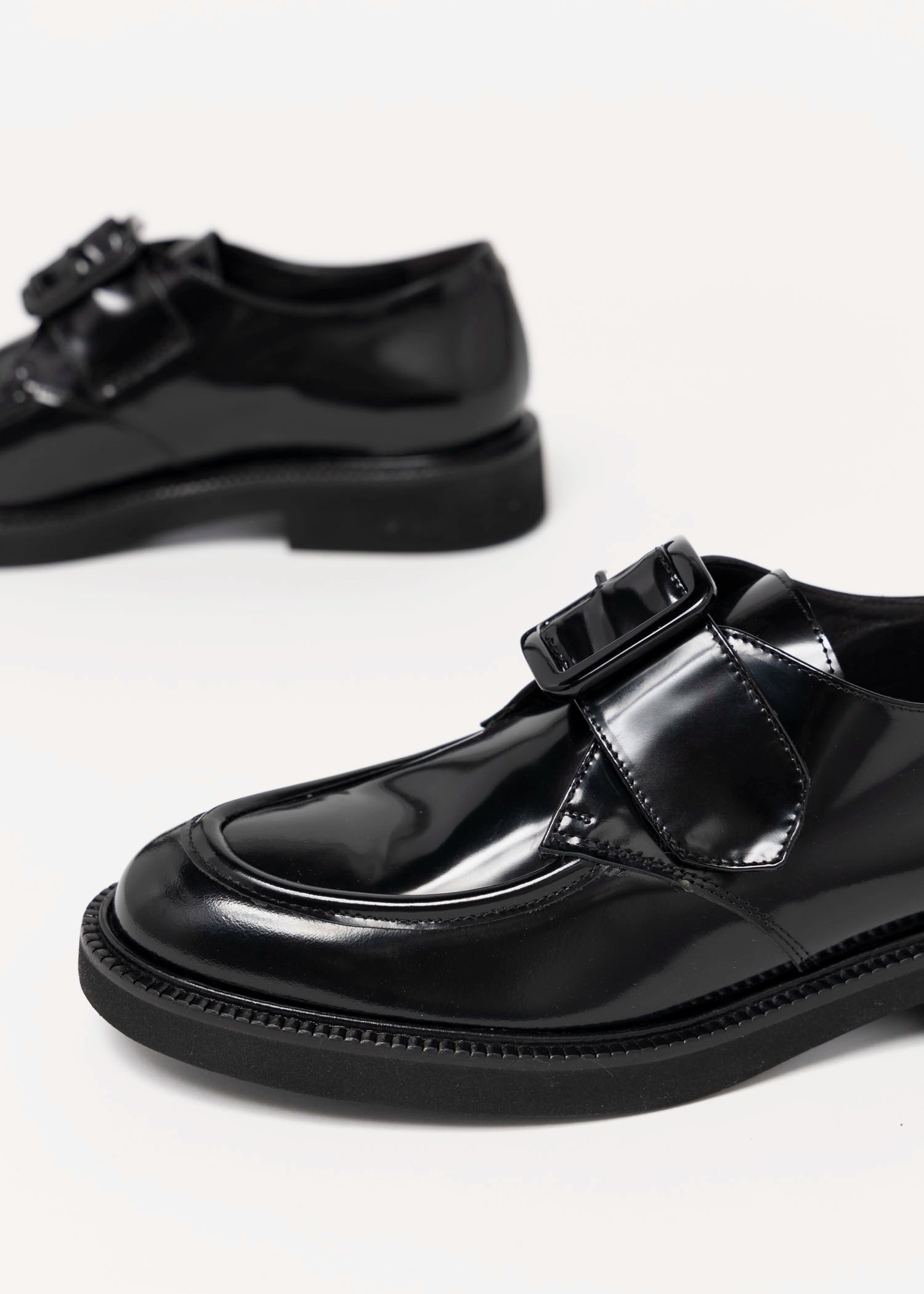 swatch_Black Leather l'idea single buckle loafer