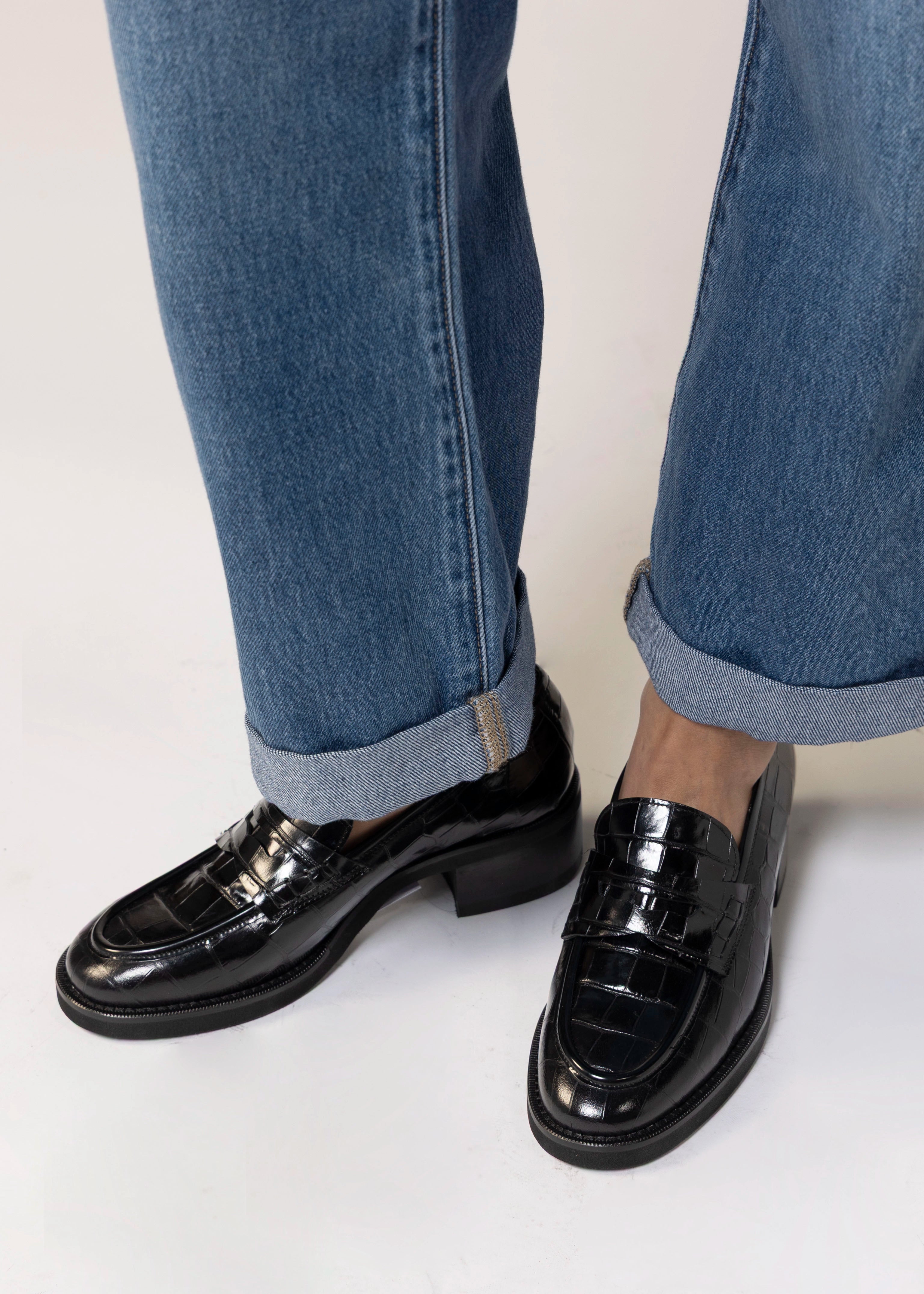 swatch_Black Croco l'idea heeled croc loafer