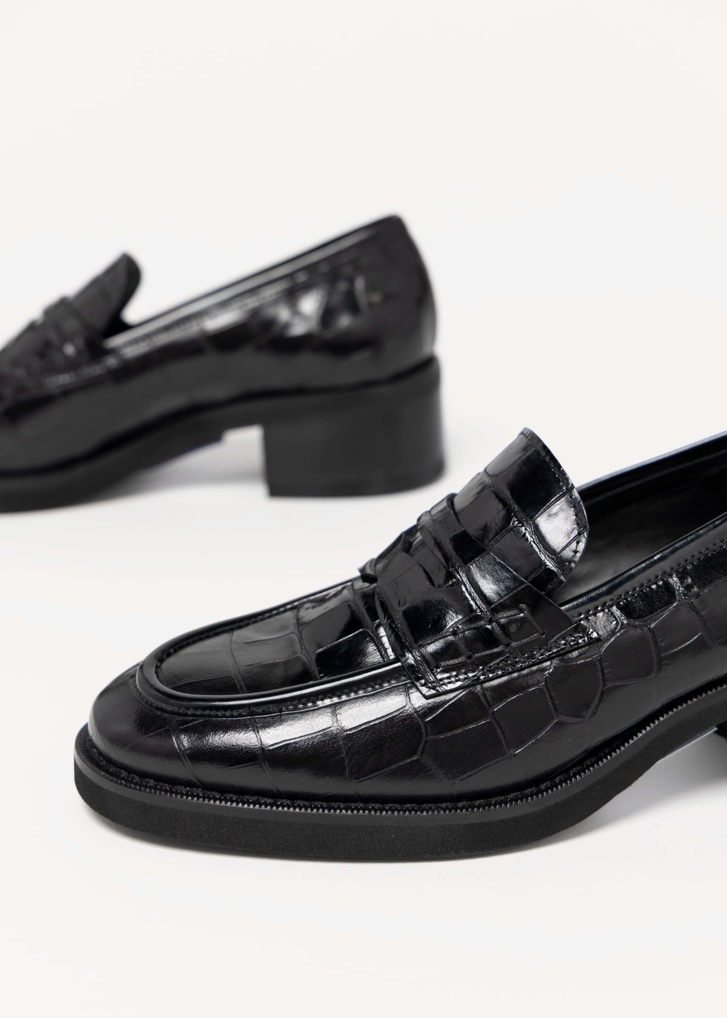 swatch_Black Croco l'idea heeled croc loafer