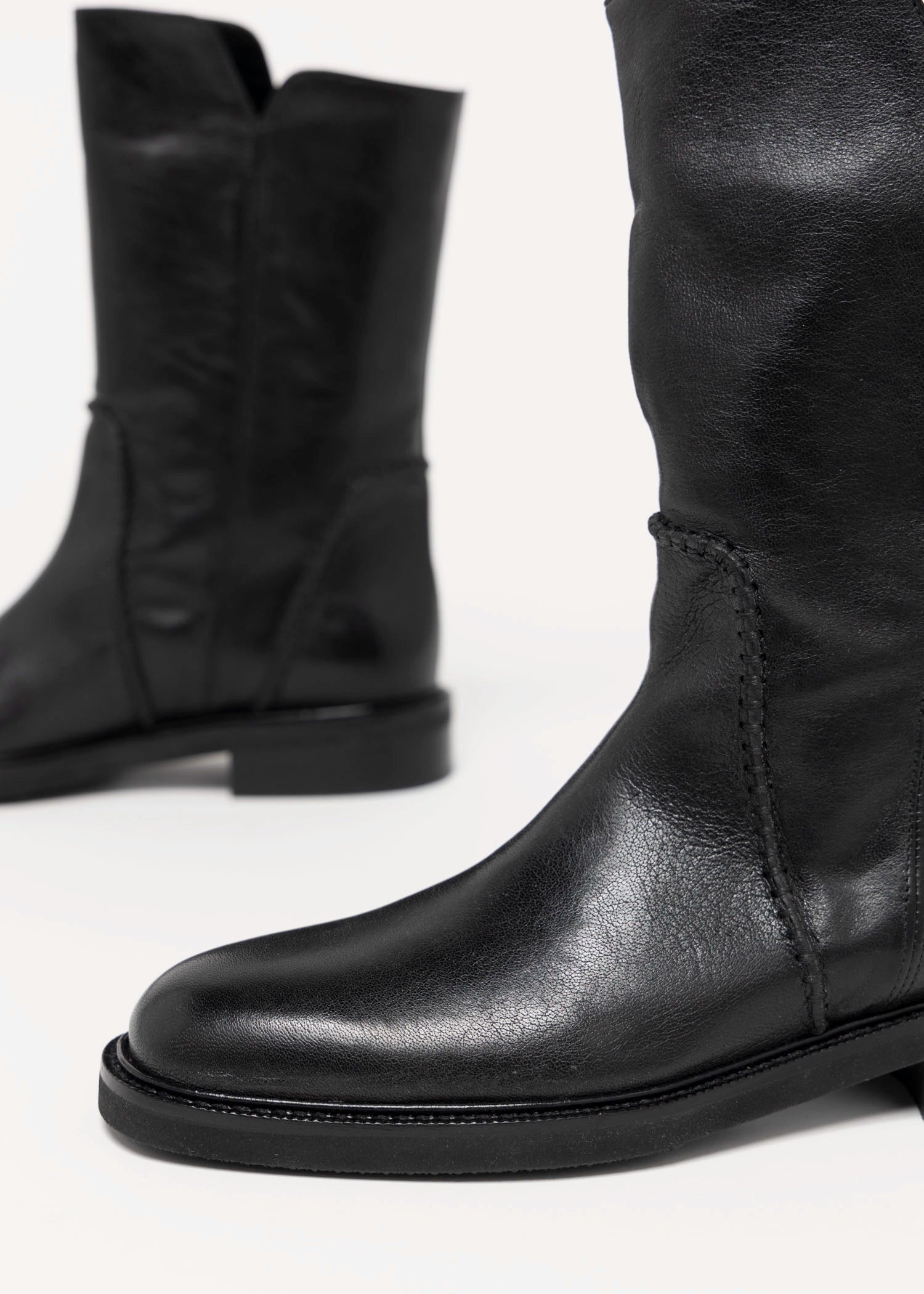 swatch_Black Leather l'idea mid calf boot