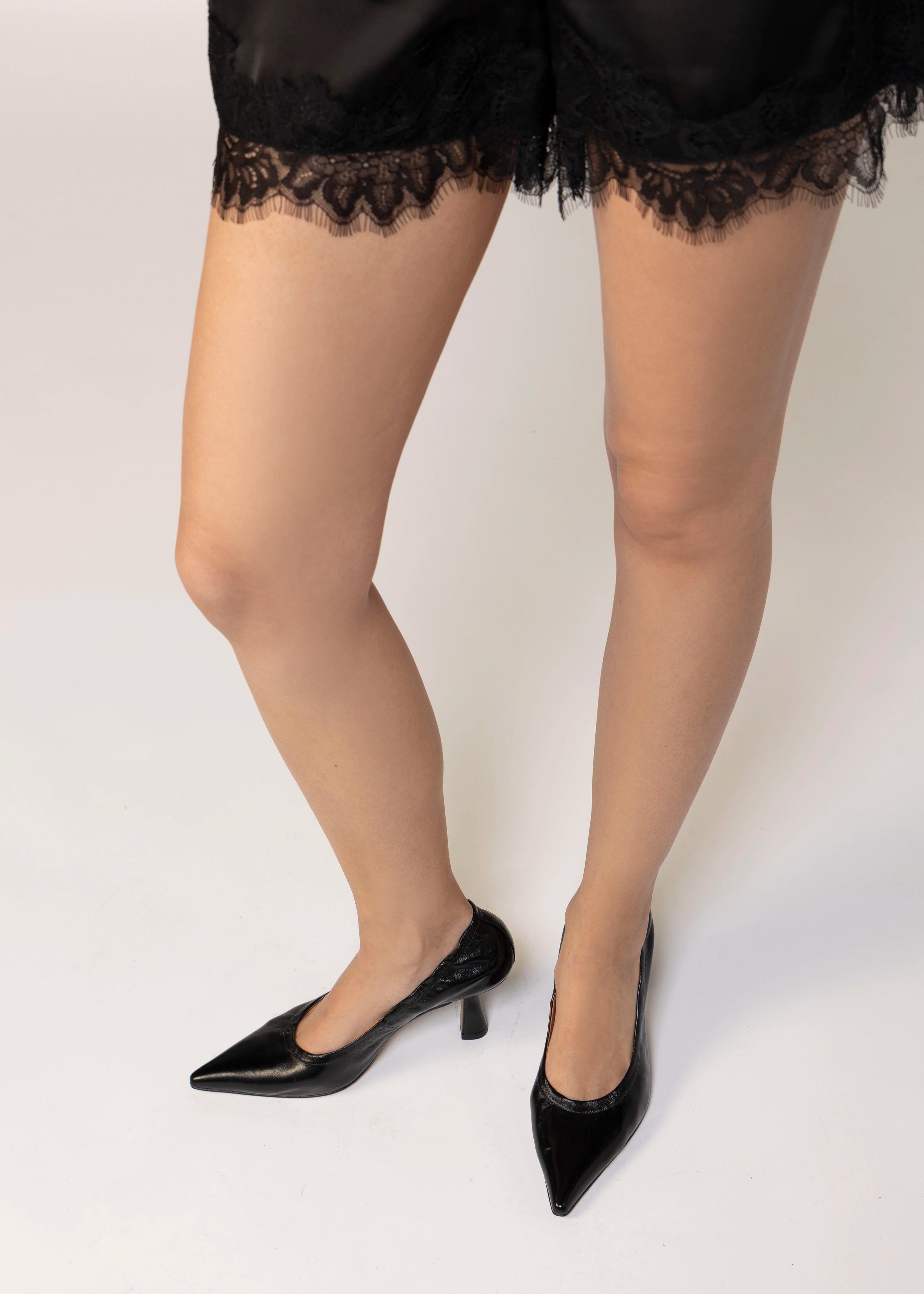 swatch_Black Leather angel alarcon elastic top line pump