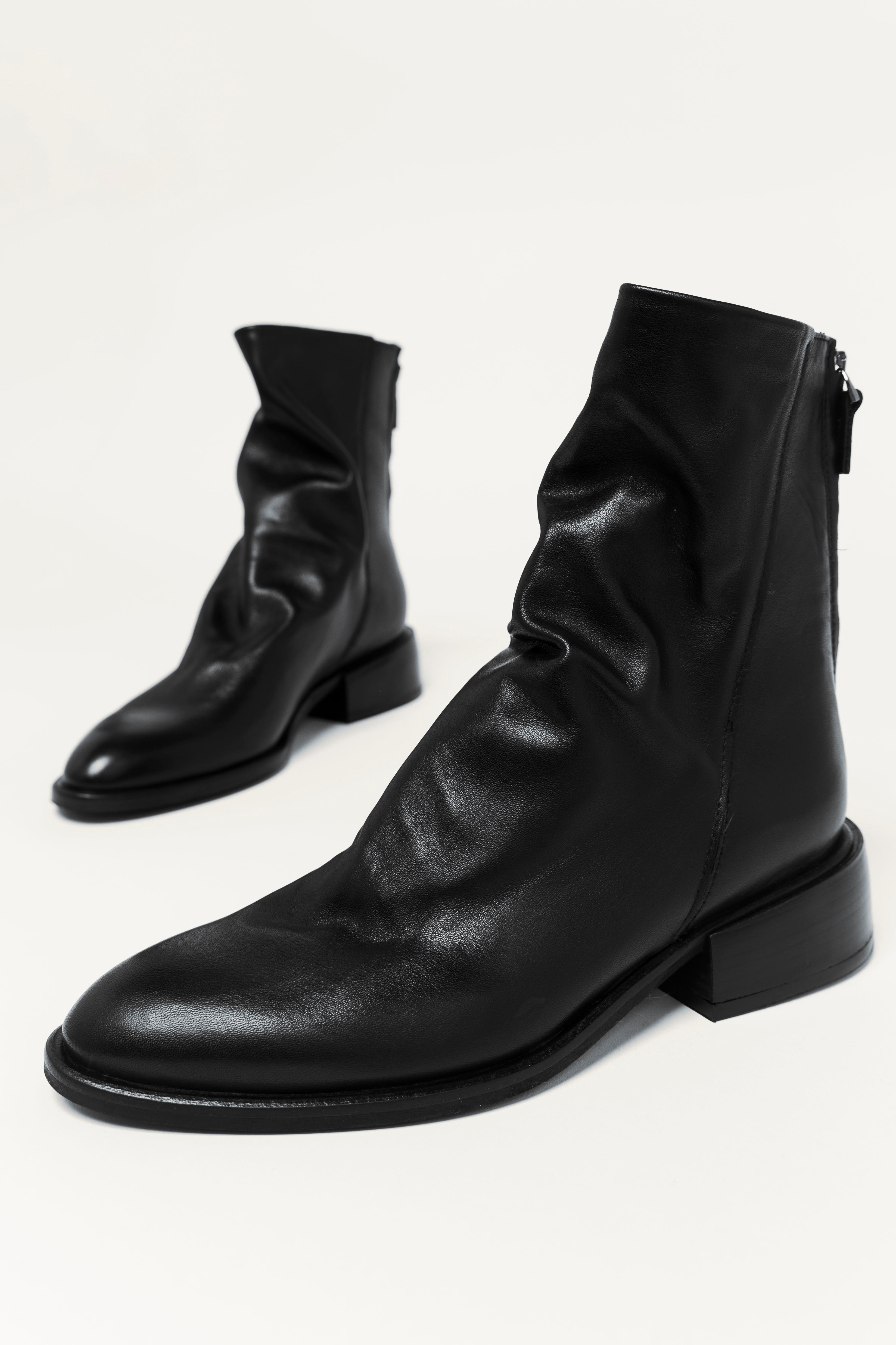 swatch_Black Leather l'idea ruched ankle boot