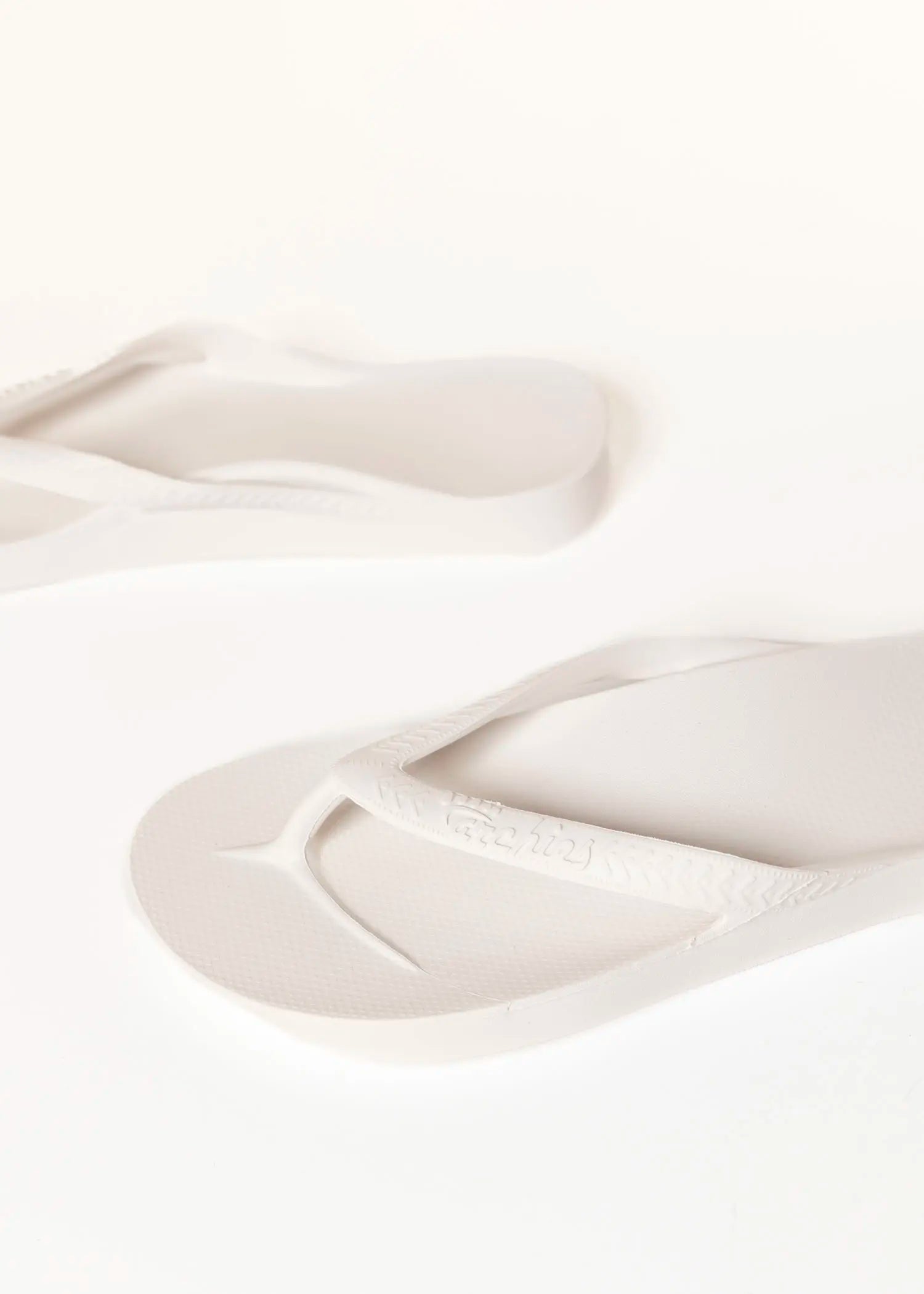 swatch_white arch support flip flop flat sandals