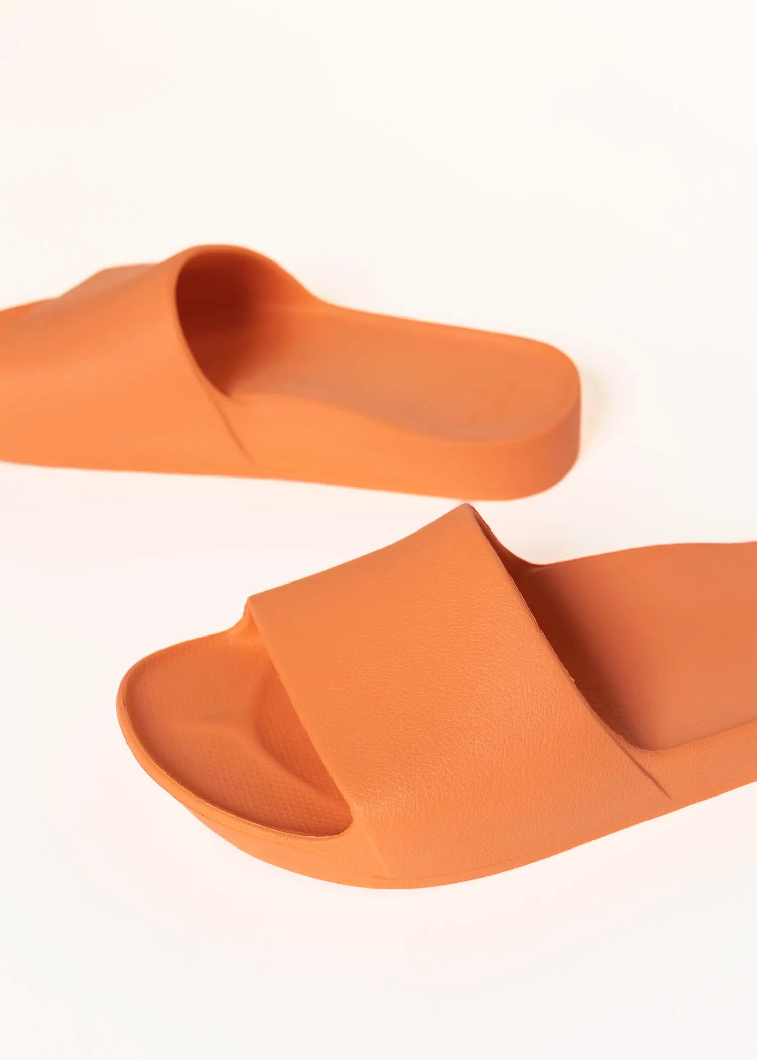 swatch_peach arch support slide flat sandals