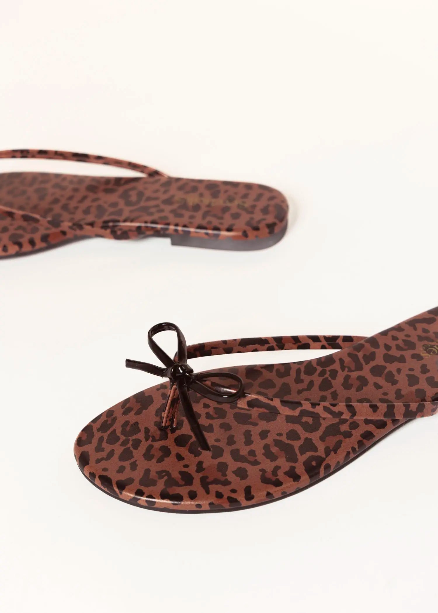 swatch_leopard wishlist flip flop flat sandals