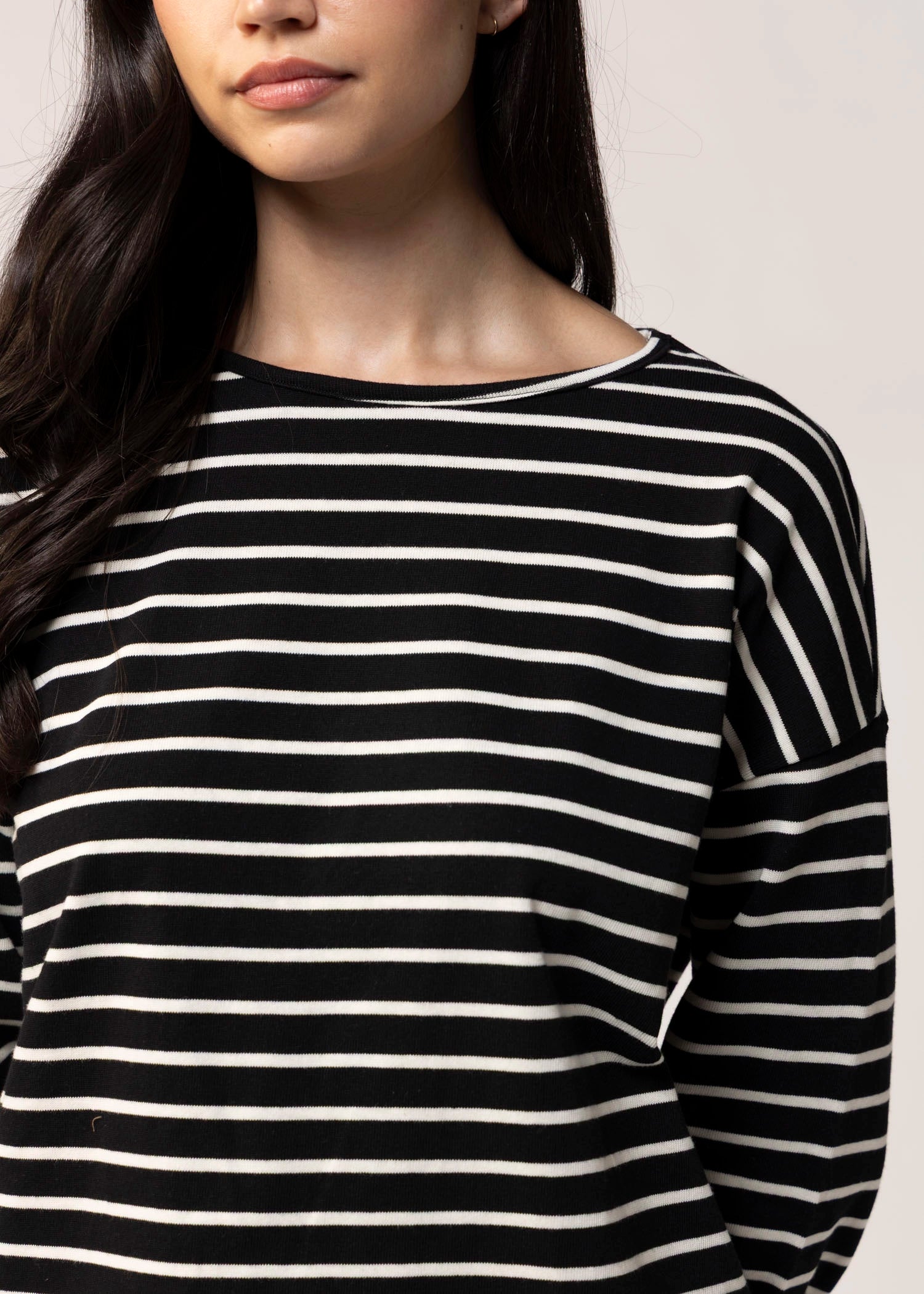 swatch_Black/White moore striped long sleeve knit tee