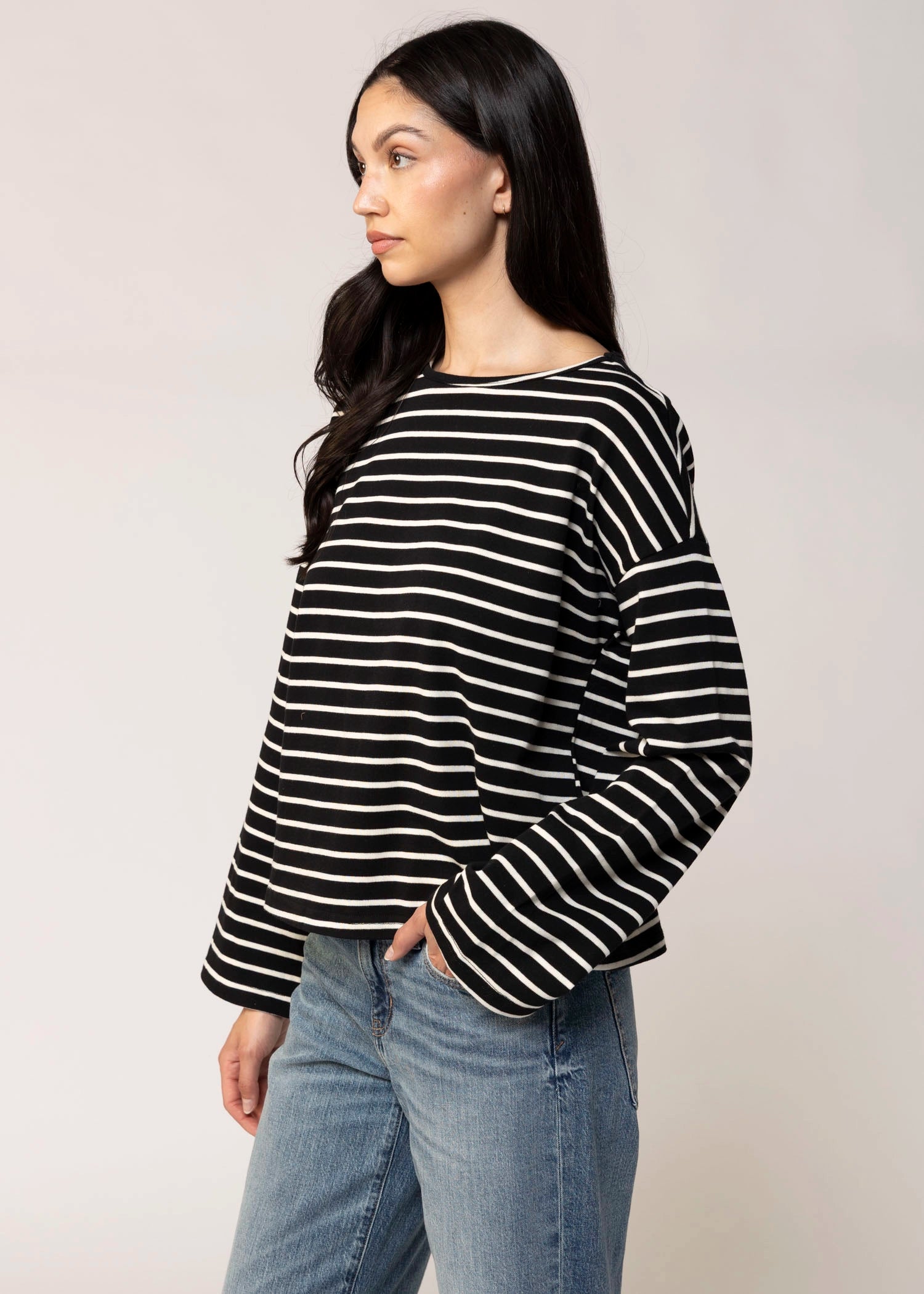 swatch_Black/White moore striped long sleeve knit tee