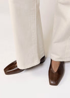 swatch_Chocolate Leather Tony bianco brash flat