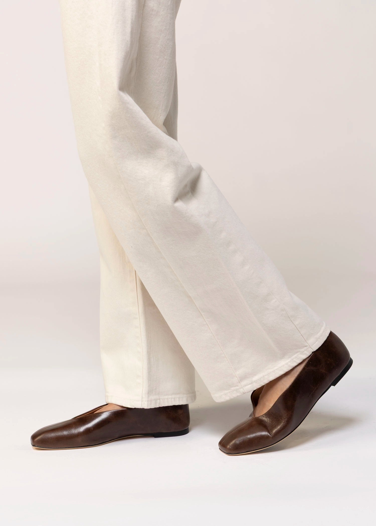 swatch_Chocolate Leather Tony bianco brash flat