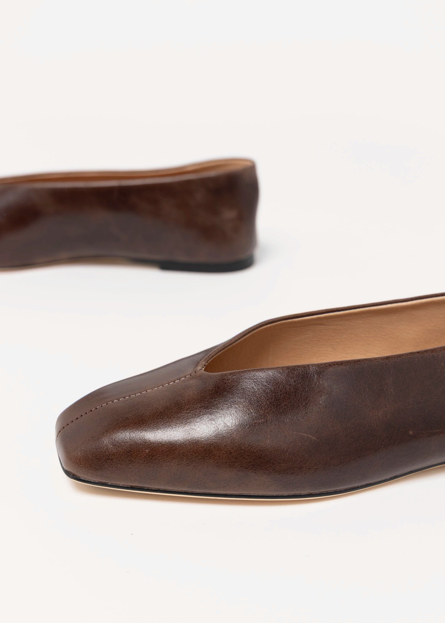 swatch_Chocolate Leather Tony bianco brash flat