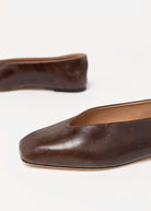 swatch_Chocolate Leather Tony bianco brash flat