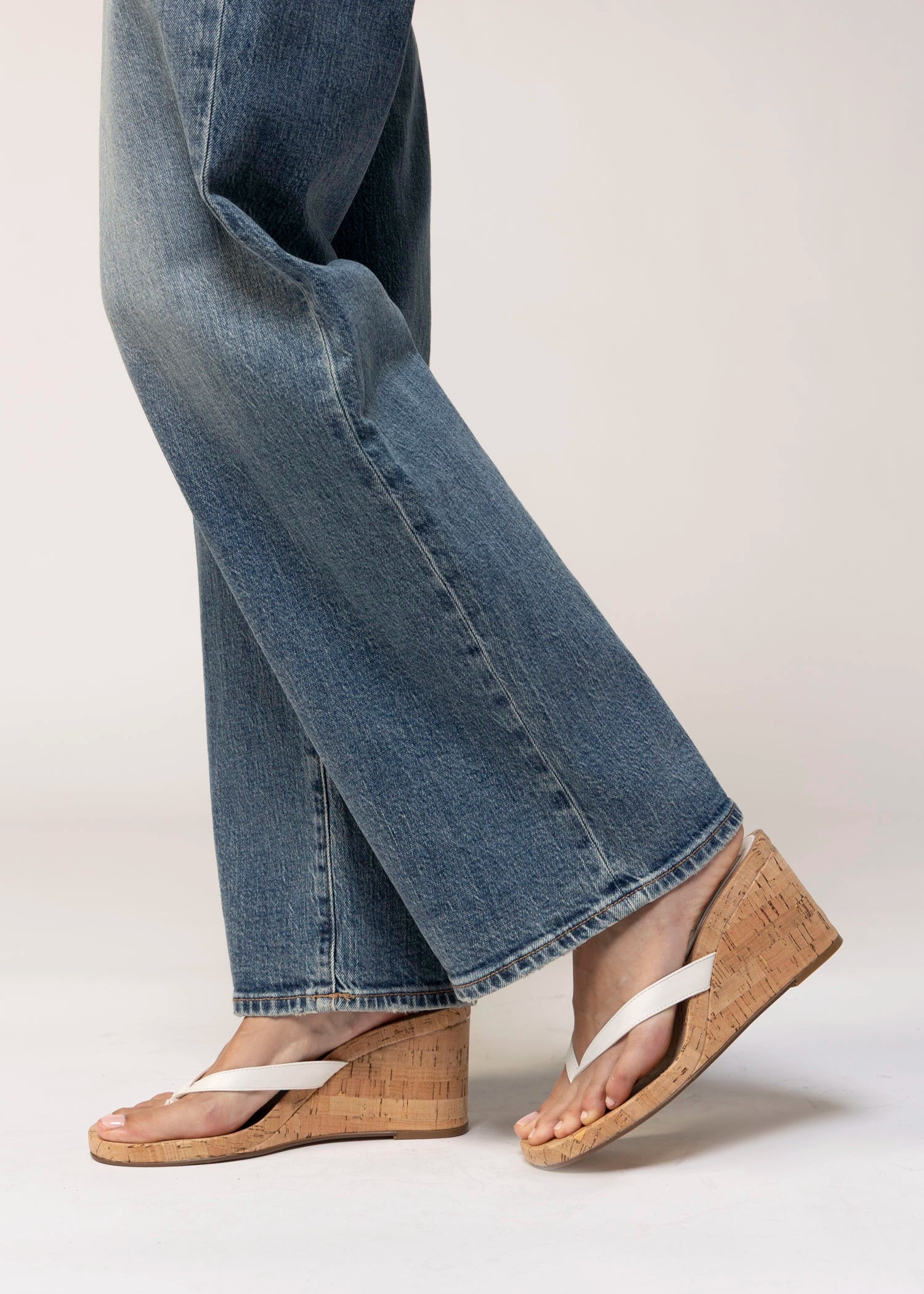 swatch_Cork steve madden playing wedge thong sandal