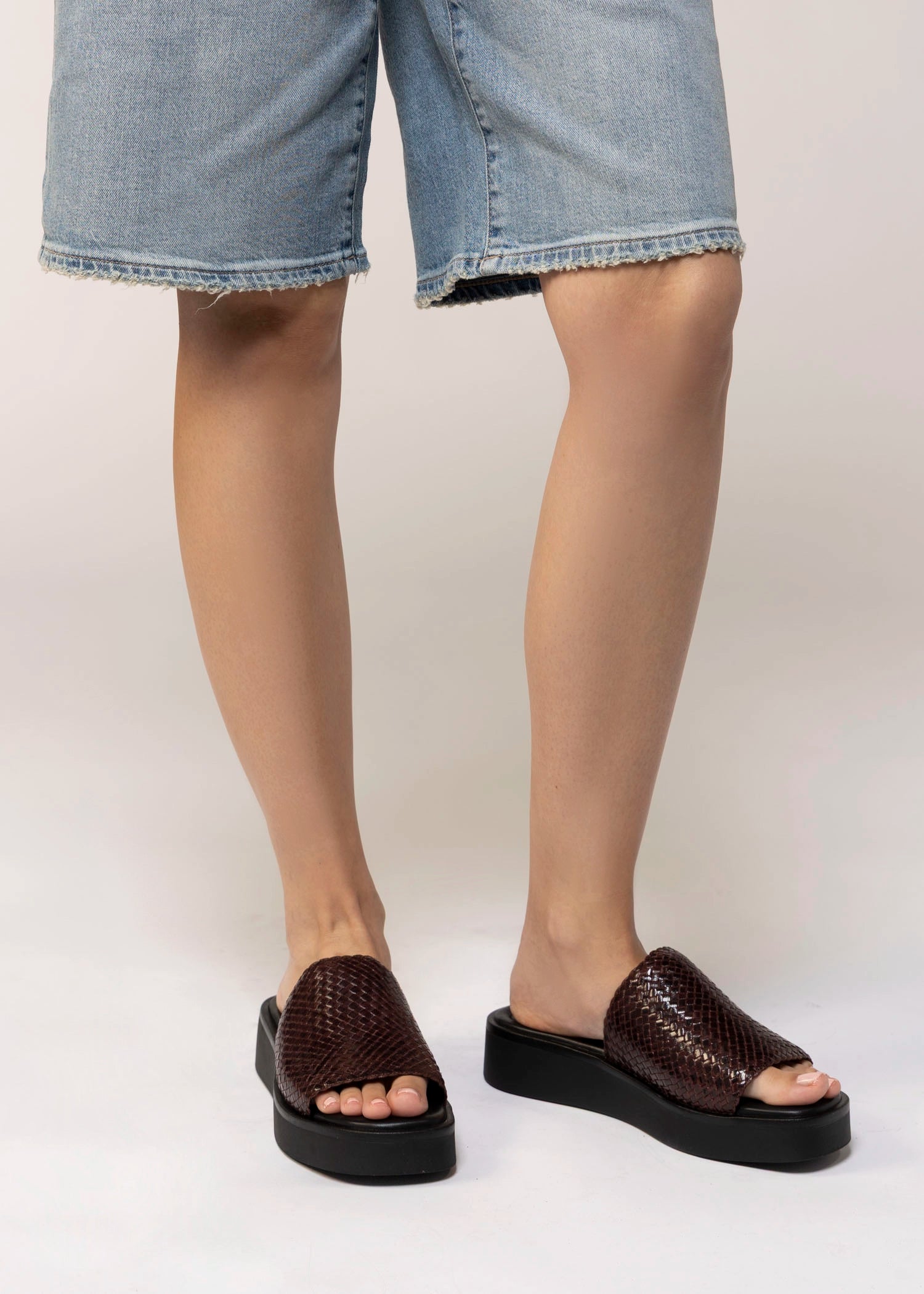 swatch_Chocolate Leather vagabond danya woven slide sandal