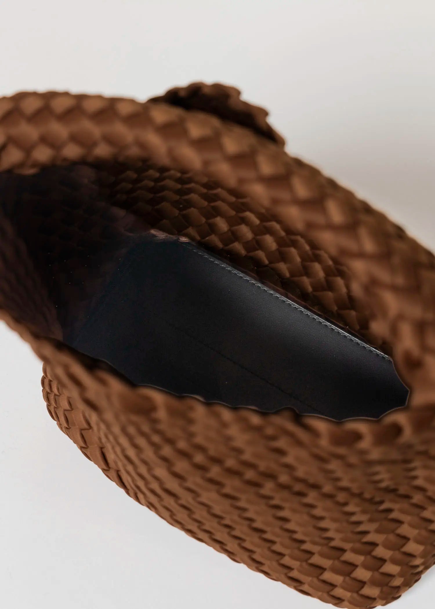 swatch_walnut shelly woven bag crossbody