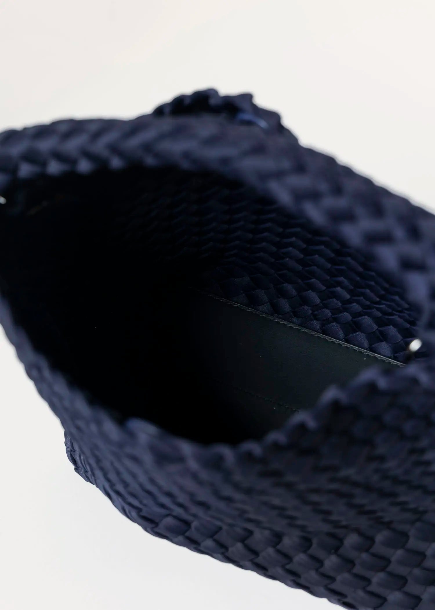 swatch_navy shelly woven bag crossbody