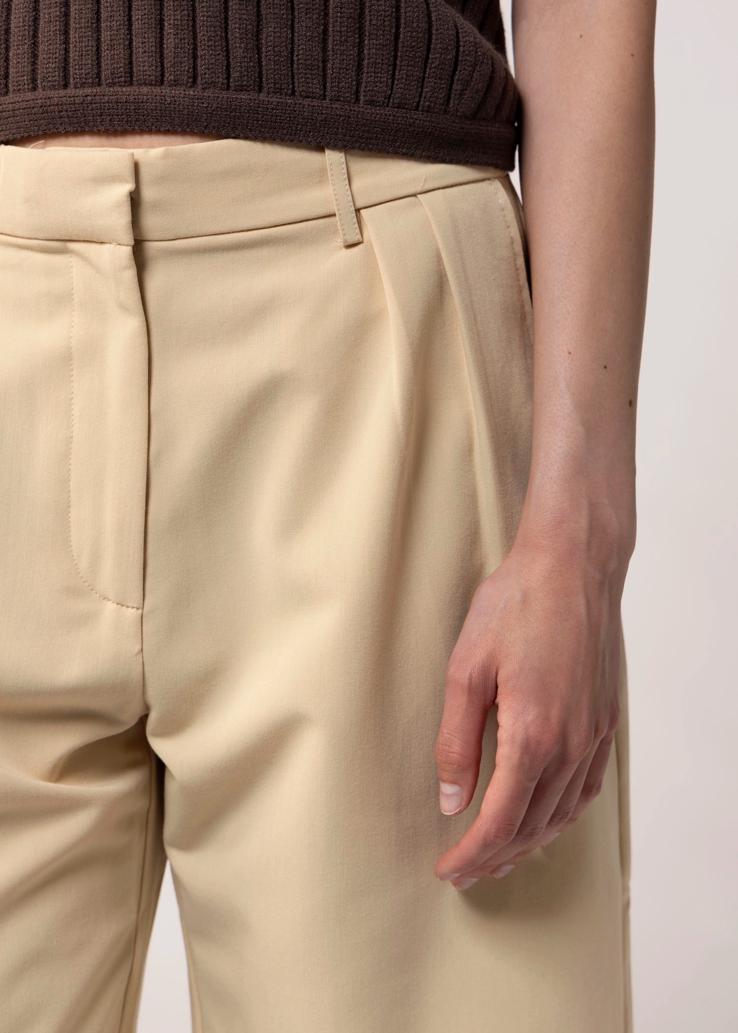 swatch_Yellow paige trouser short