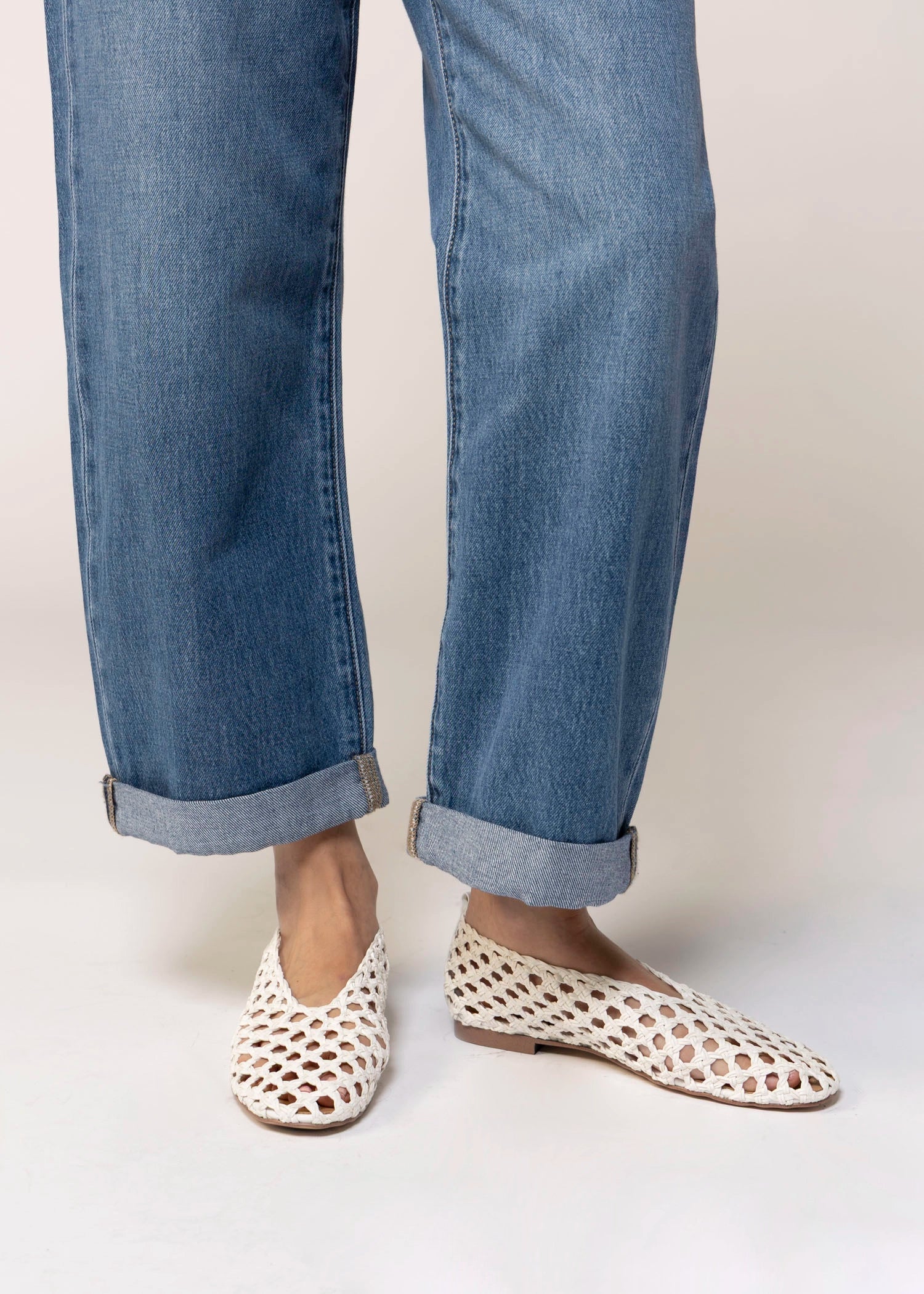 swatch_White Leather tony bianco Cheeky woven flat