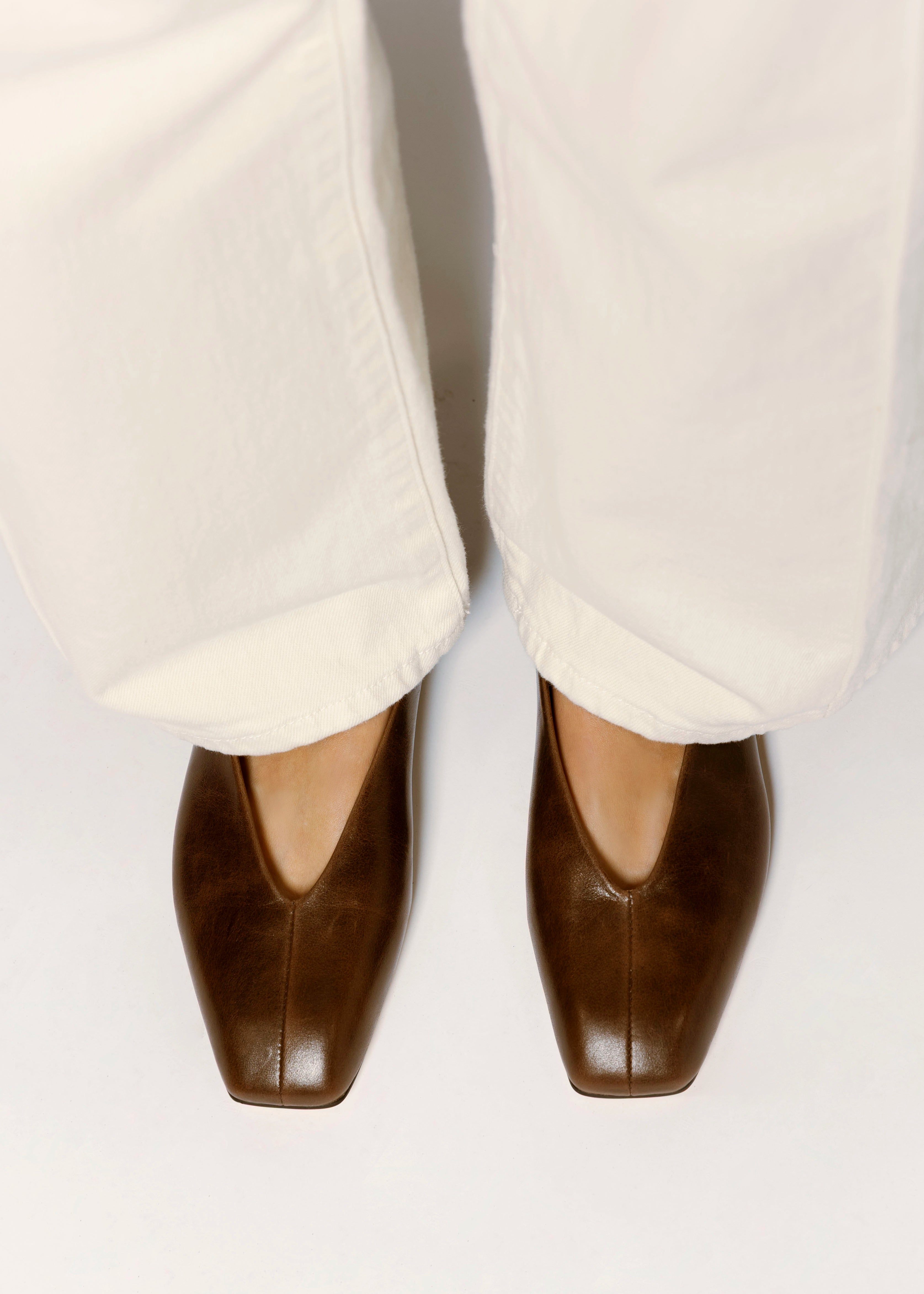 swatch_Chocolate Leather Tony bianco brash flat