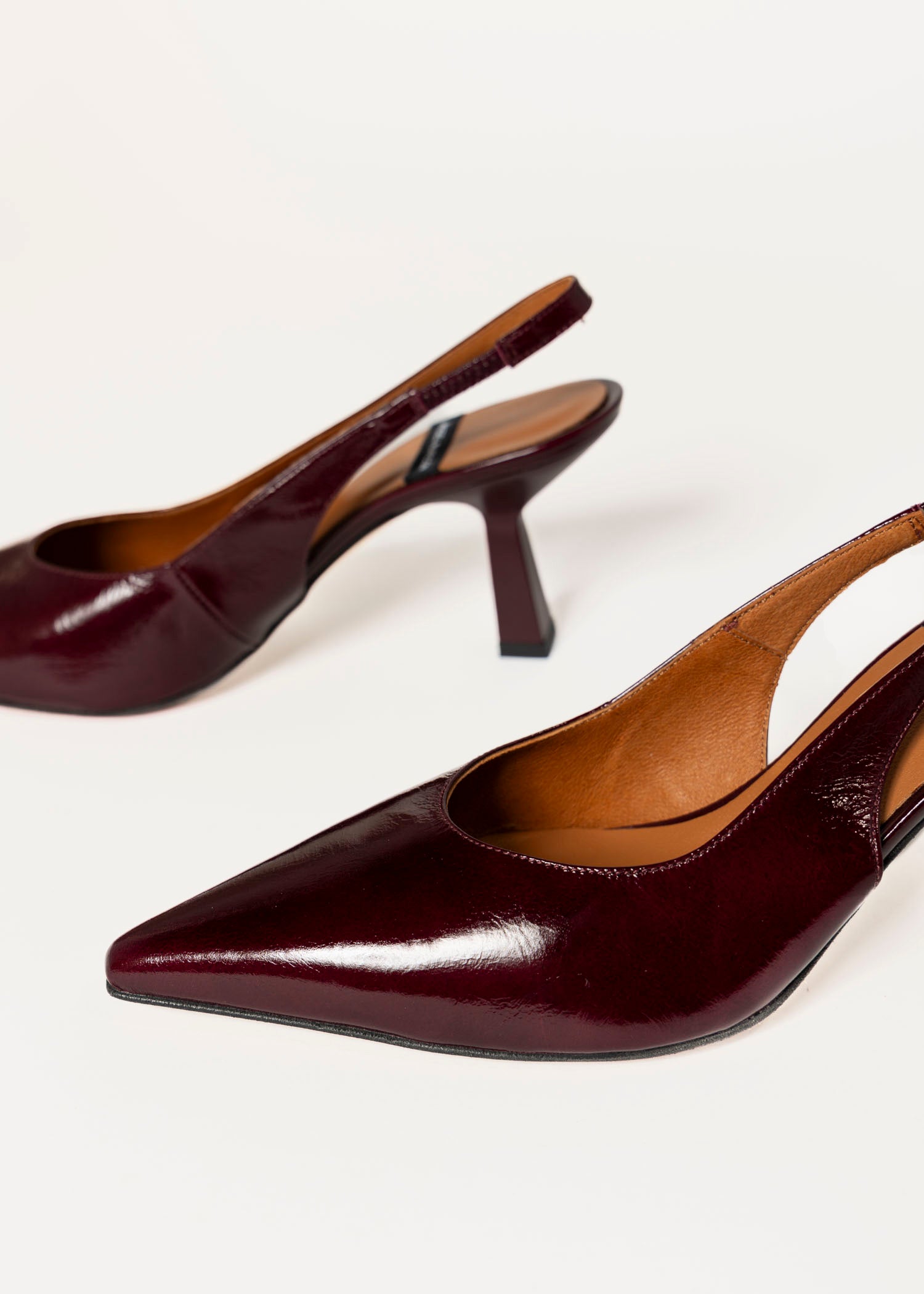 swatch_eggplant patent violette slingback heels