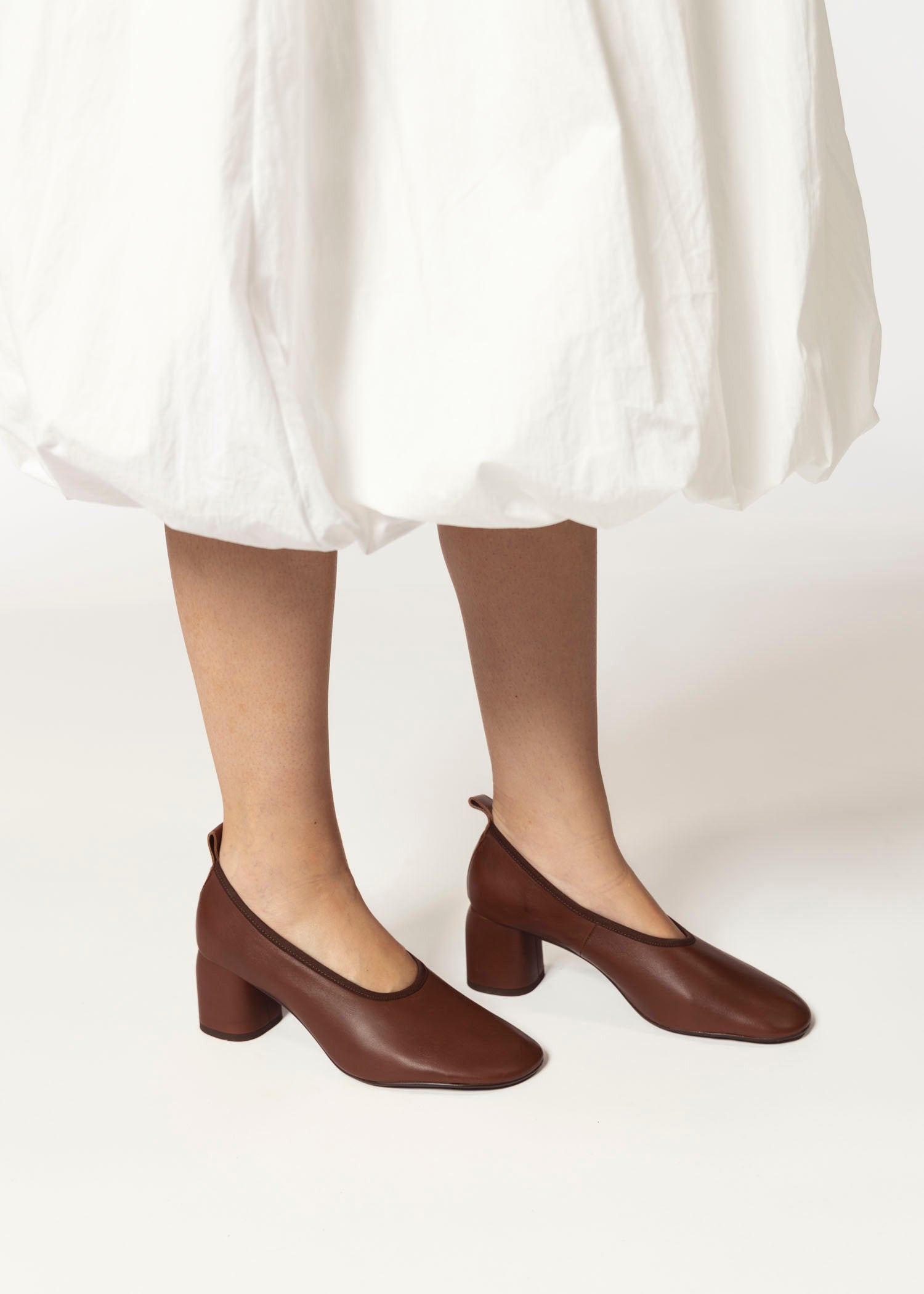 swatch_chestnut leather honore leather pump heels
