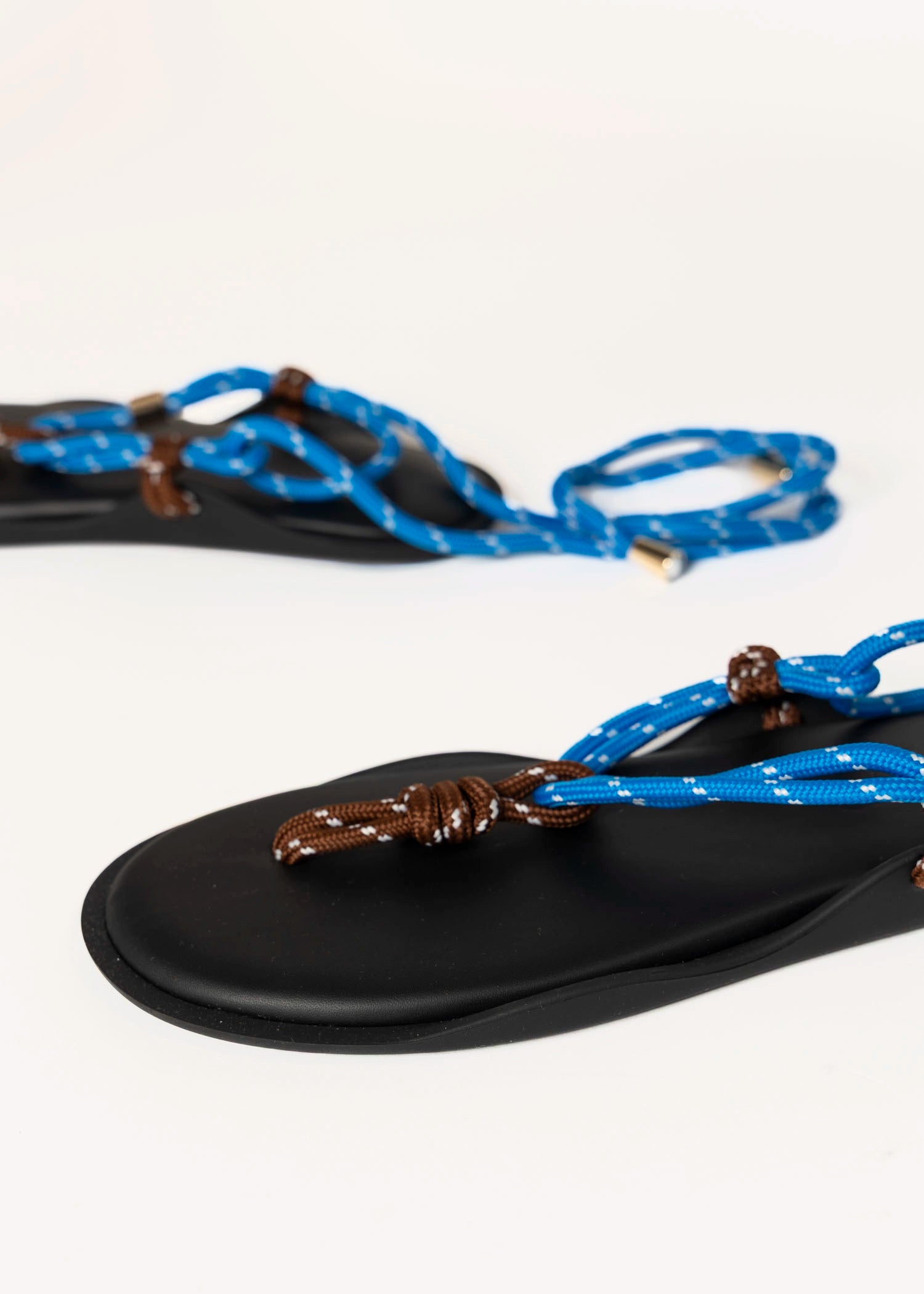 swatch_brown/blue flo twin tie up sandal flat sandals