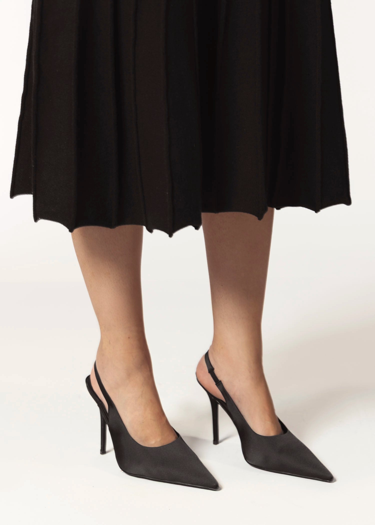 swatch_black surpass satin pump heels