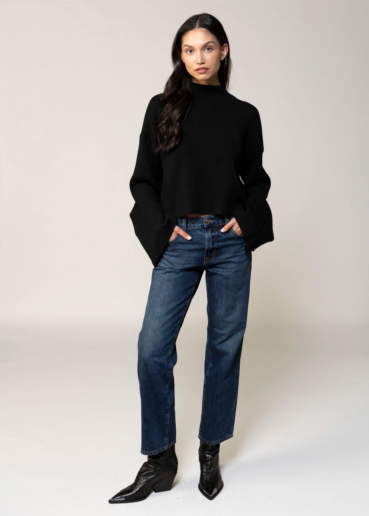 swatch_Black deluc chuck sweater