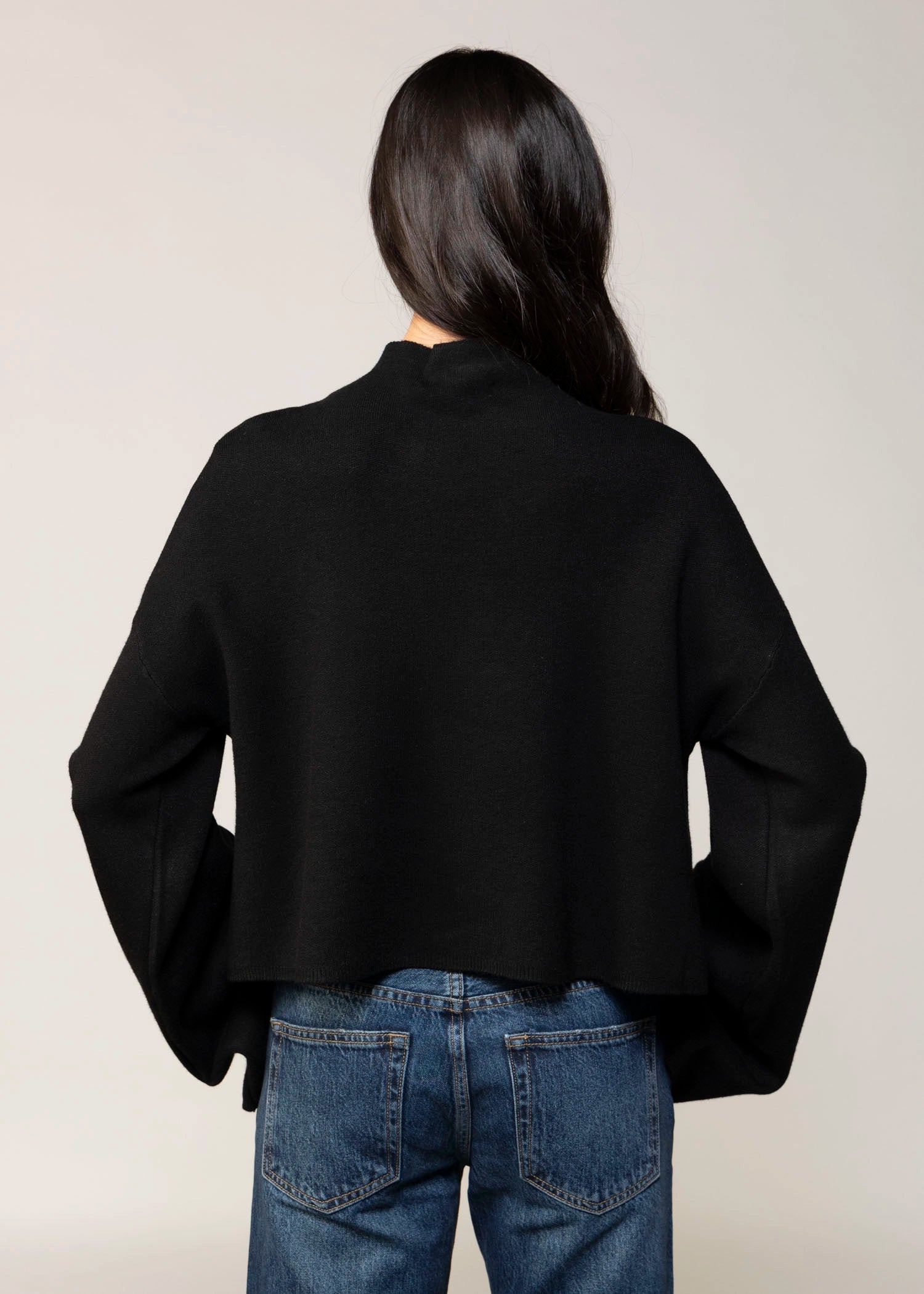 swatch_Black deluc chuck sweater