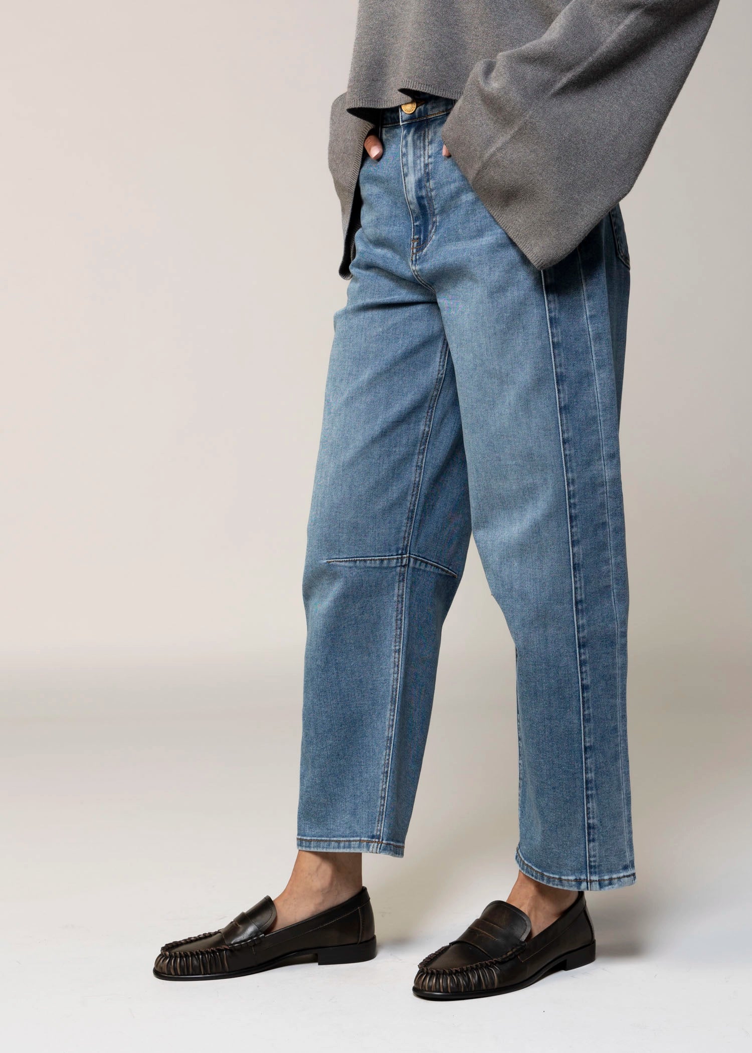 swatch_Denim kut from the kloth ashton barrel leg jean