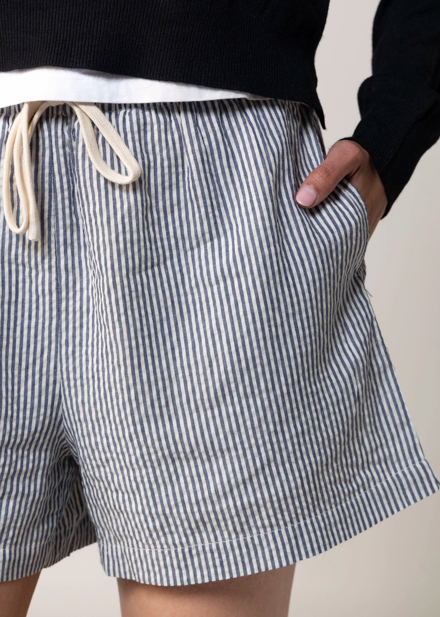 swatch_Navy drawstring shorts