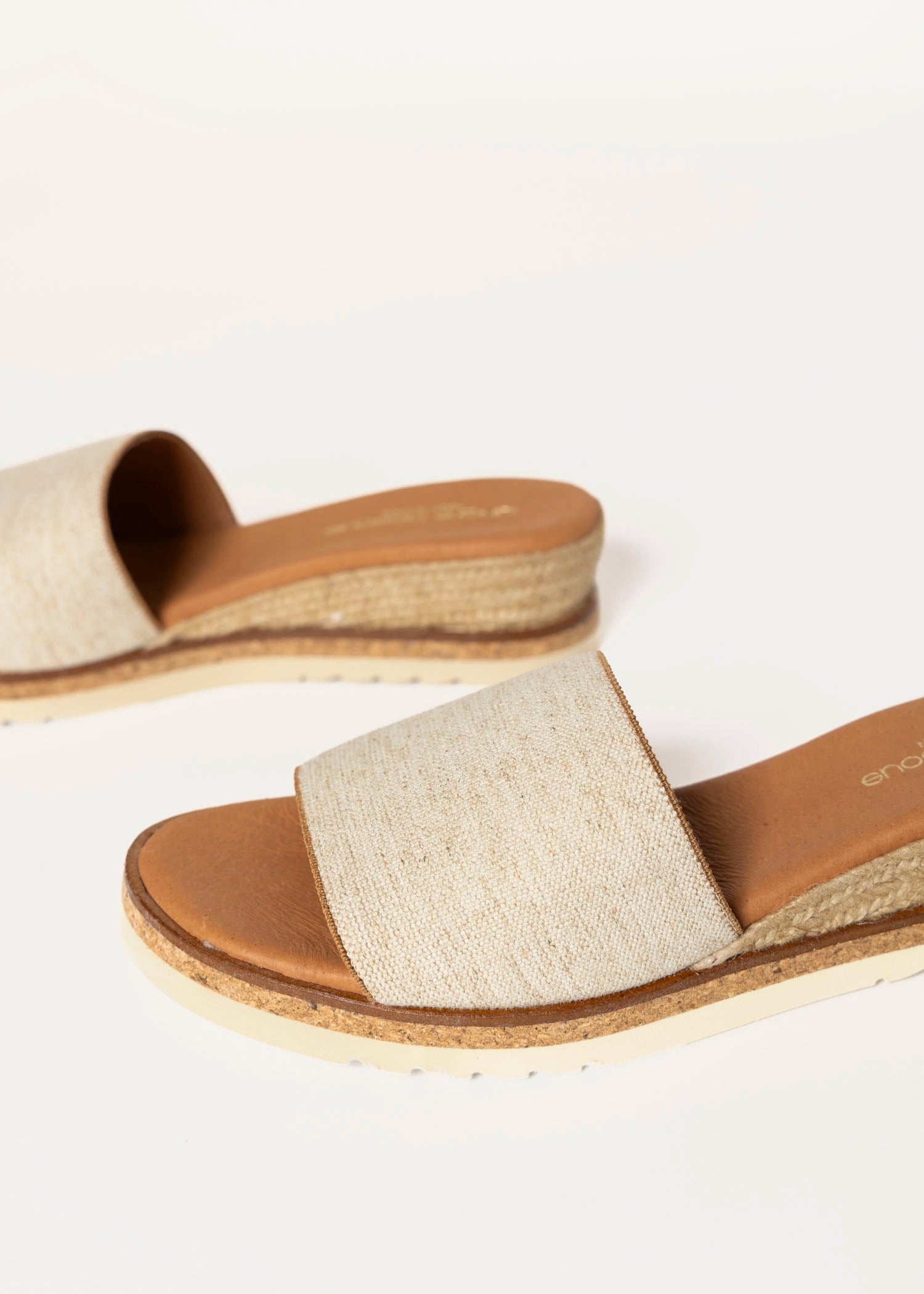 swatch_Beige Linen andre assous nessie sandals