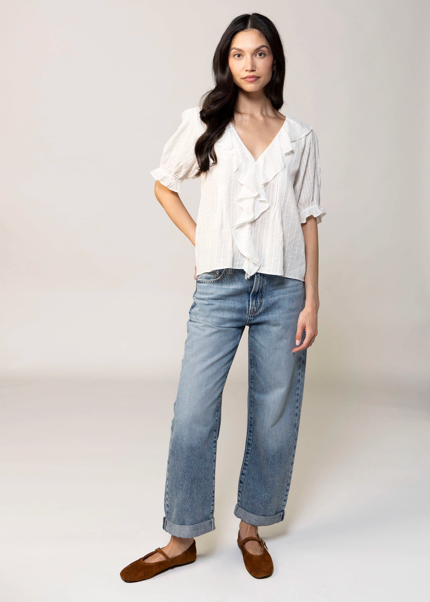swatch_Off White ruffle short sleeve blouse