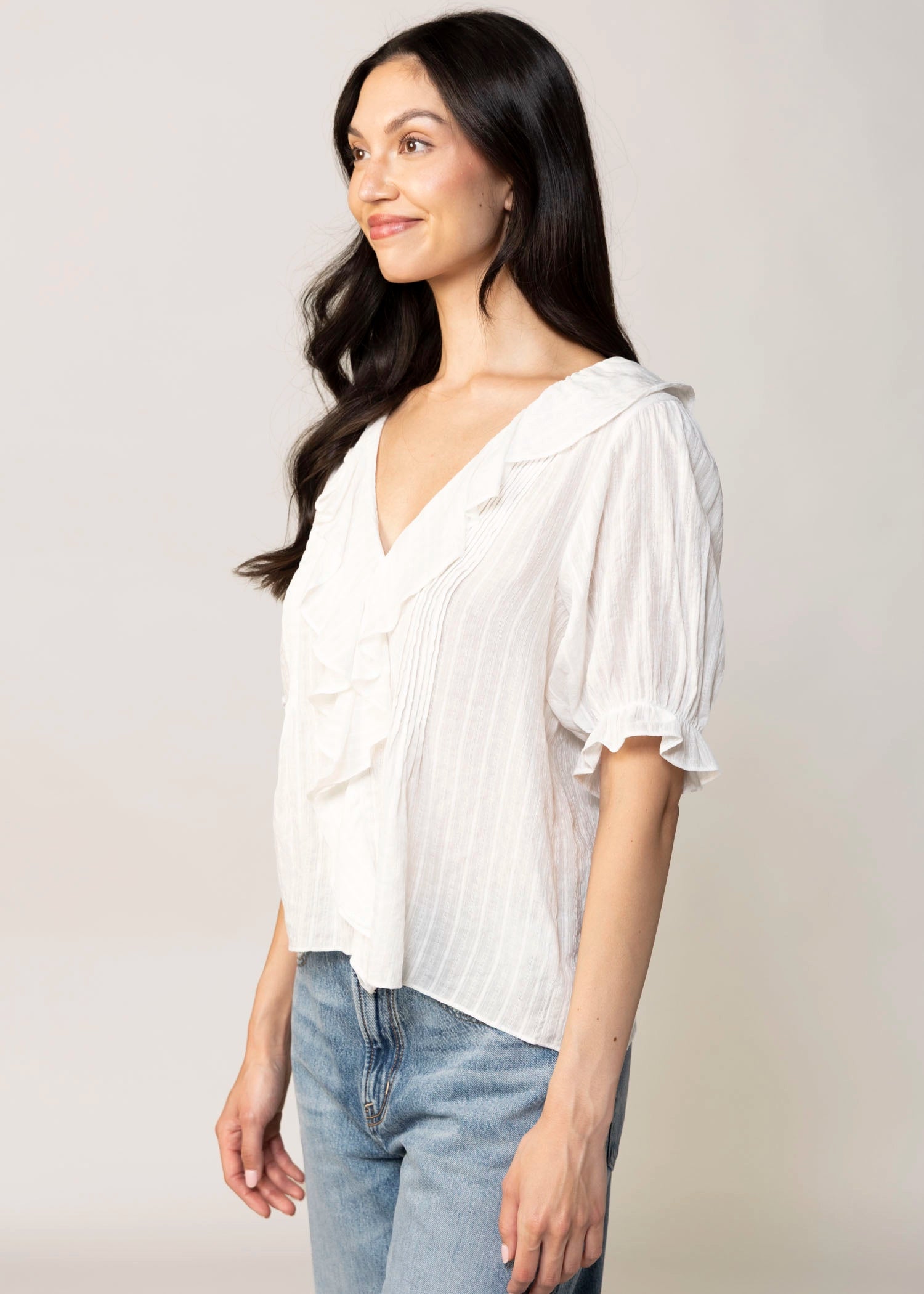 swatch_Off White ruffle short sleeve blouse