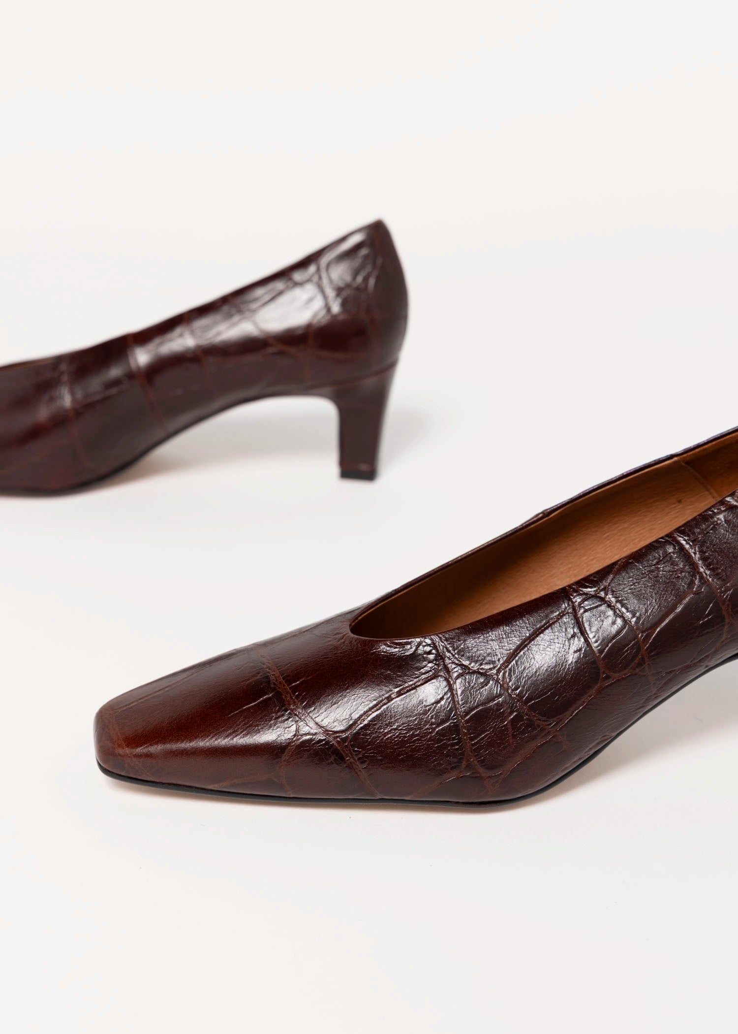 swatch_Brown Croco angel alarcon leather pump