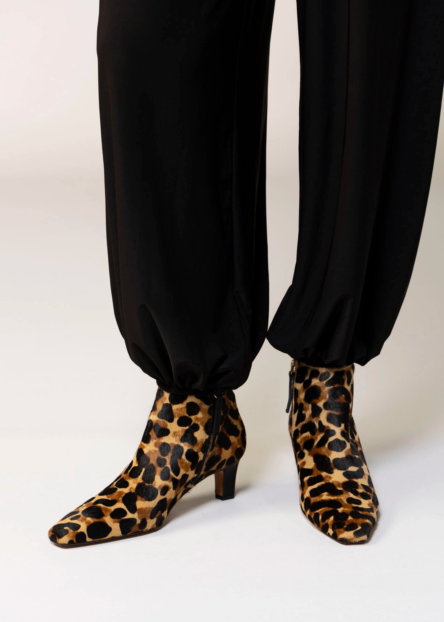 swatch_Leopard Haircalf angel alarcon heeled ankle boot