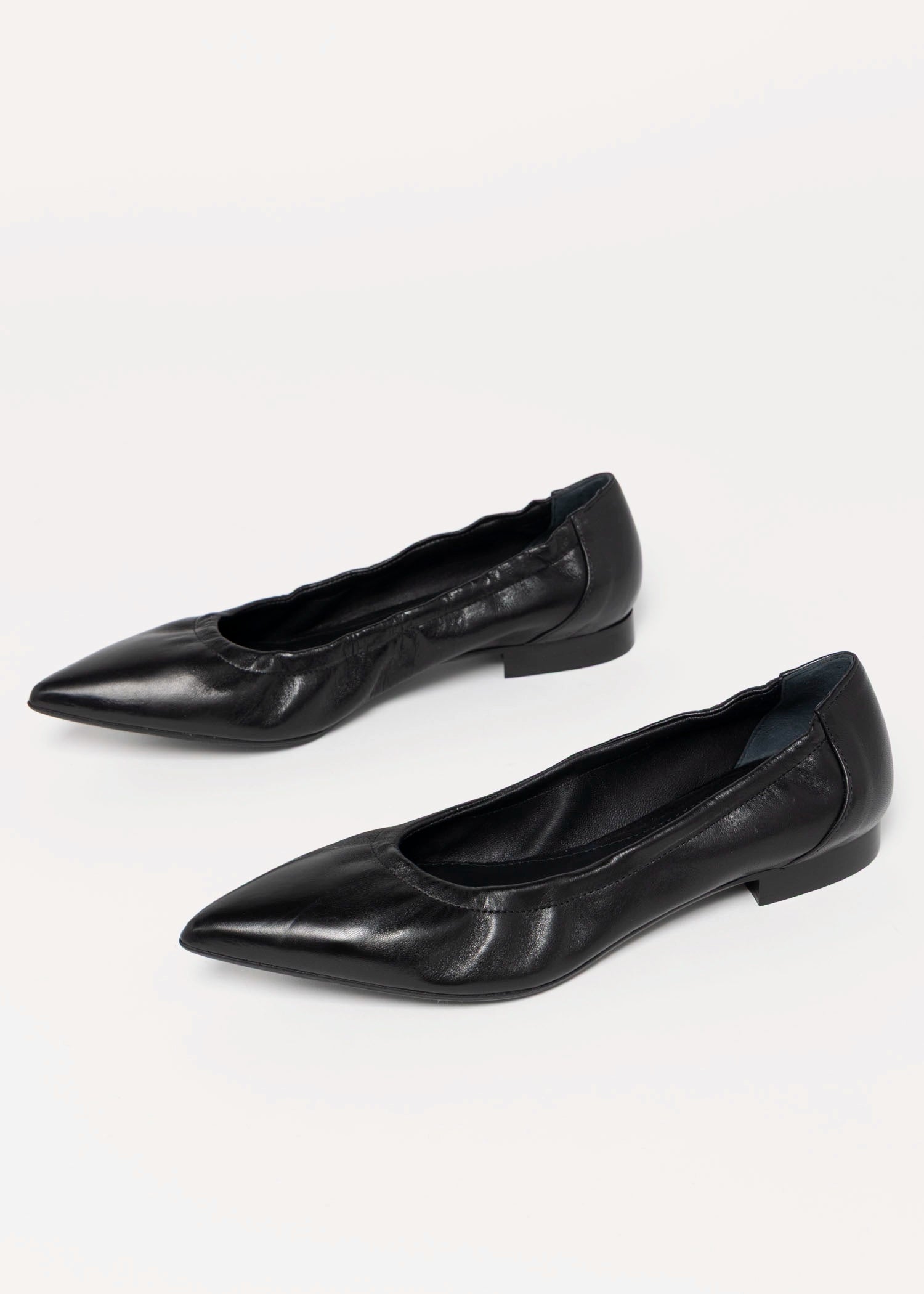 swatch_Black Leather l'idea flat leather pump