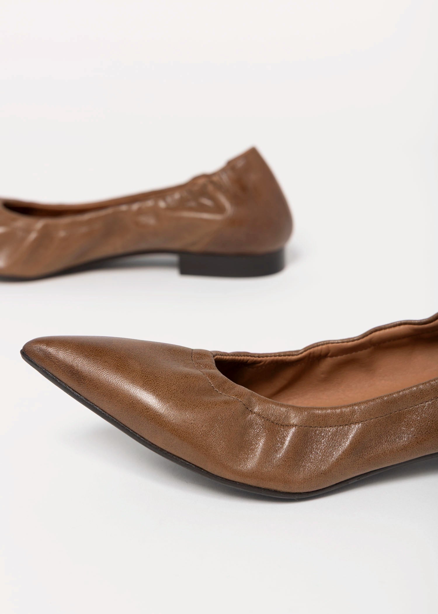 swatch_Whiskey Leather l'idea flat leather pump
