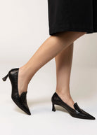 swatch_Black Leather l'idea pointed toe pump