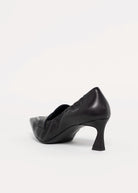 swatch_Black Leather l'idea pointed toe pump