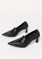 swatch_Black Leather l'idea pointed toe pump