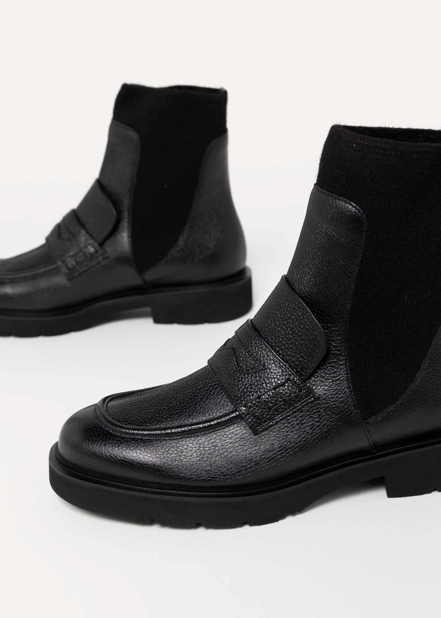 swatch_Black Leather l'idea penny loafer boot