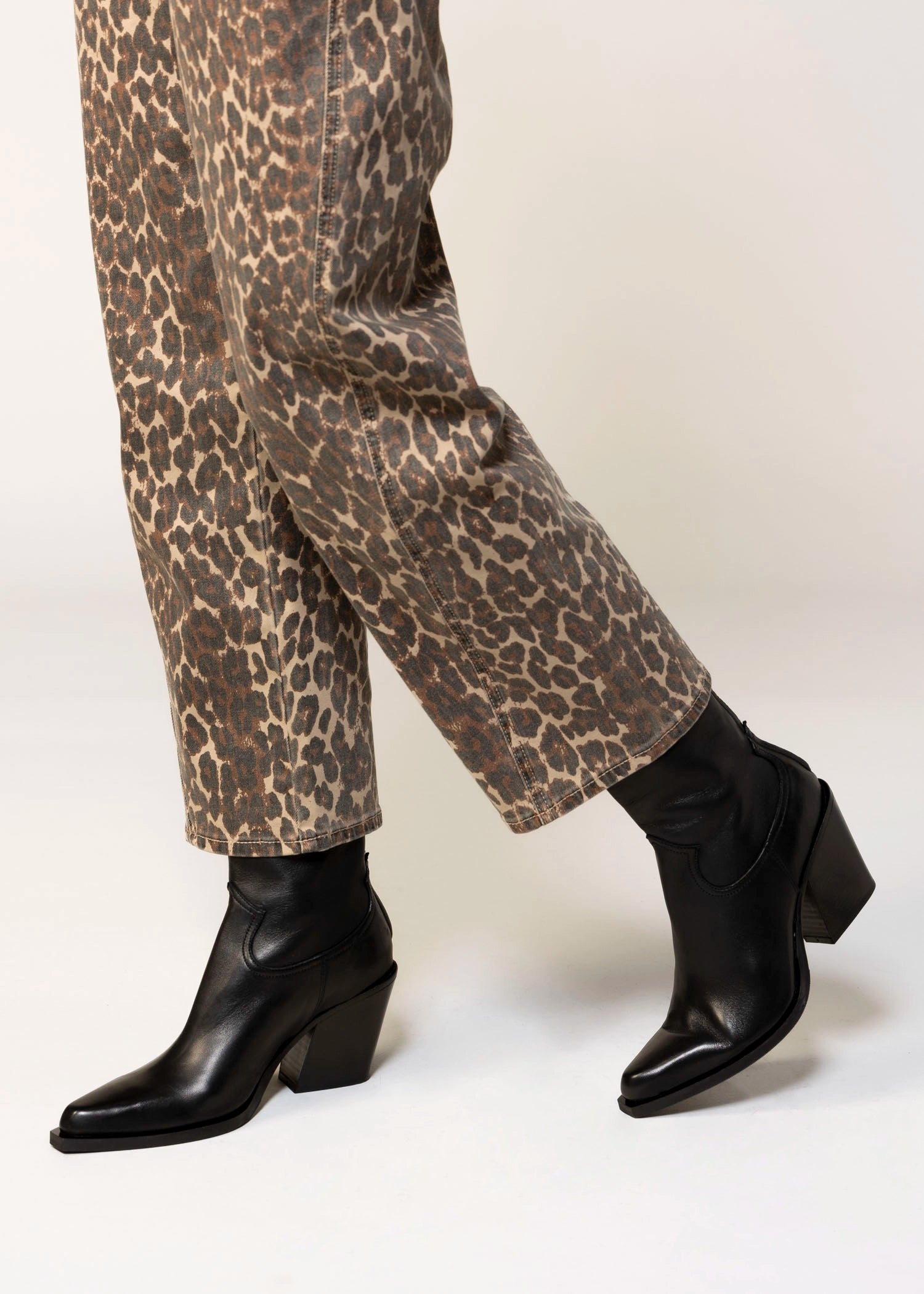 swatch_Black Leather l'idea western heeled boot