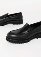 swatch_Black Leather l'idea clean loafer on lug sole