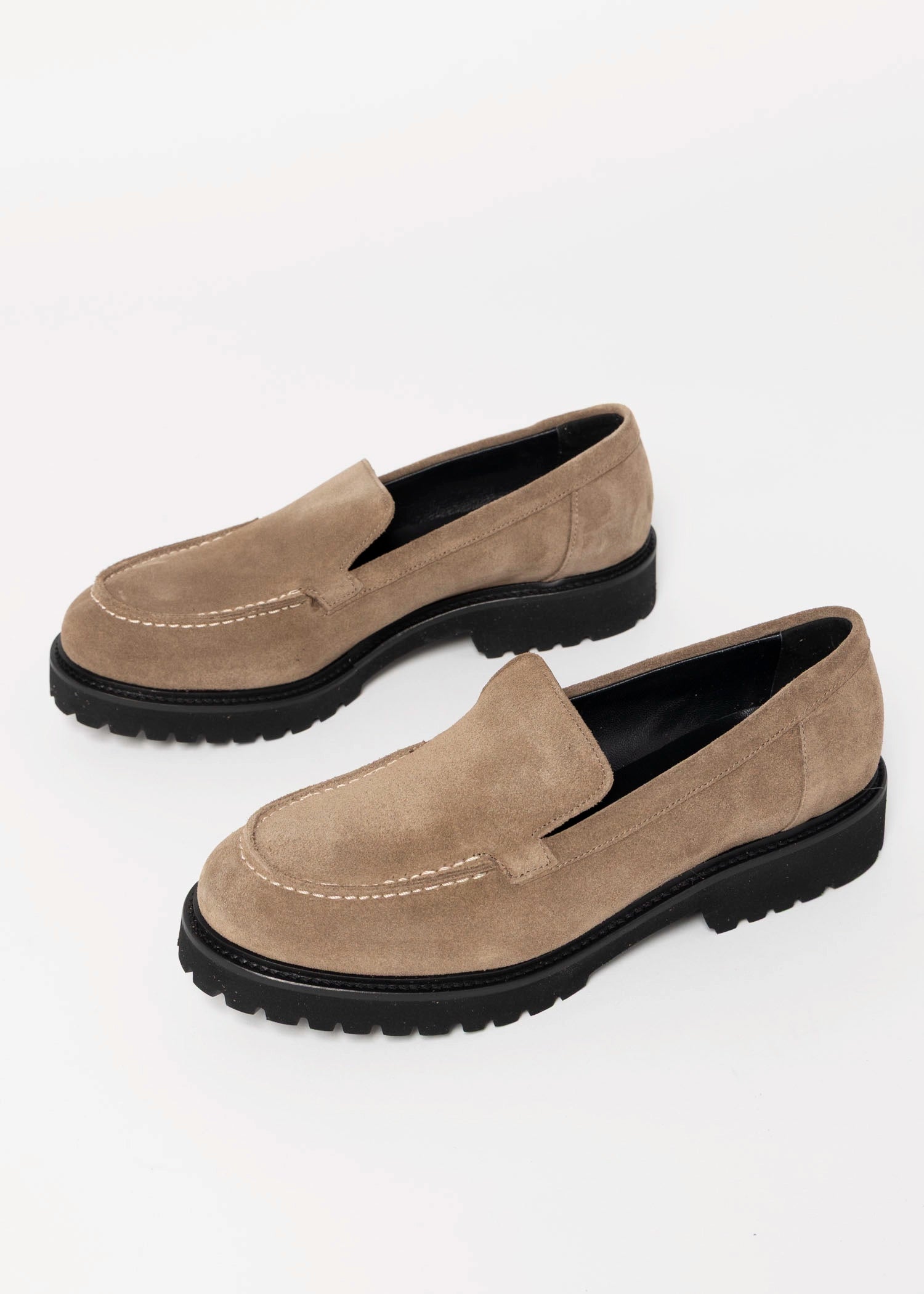 swatch_Dark Taupe Suede l'idea clean loafer on lug sole