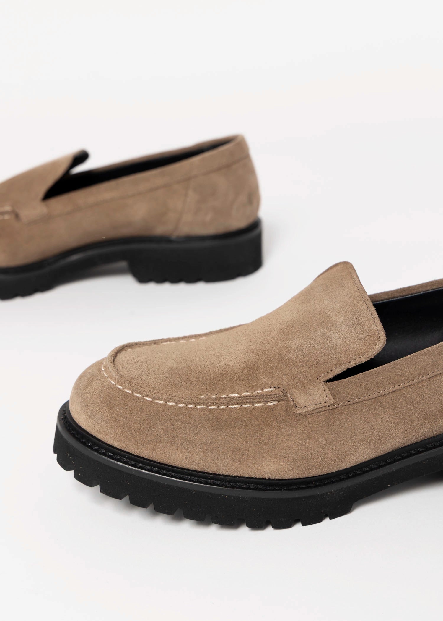 swatch_Dark Taupe Suede l'idea clean loafer on lug sole